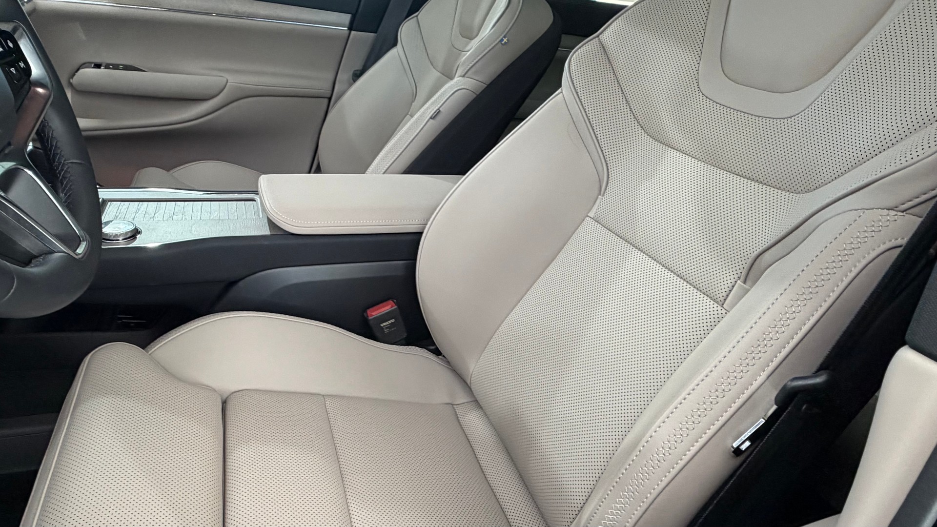 VOLVO EX 90 Twin Ultra AWD-image-5