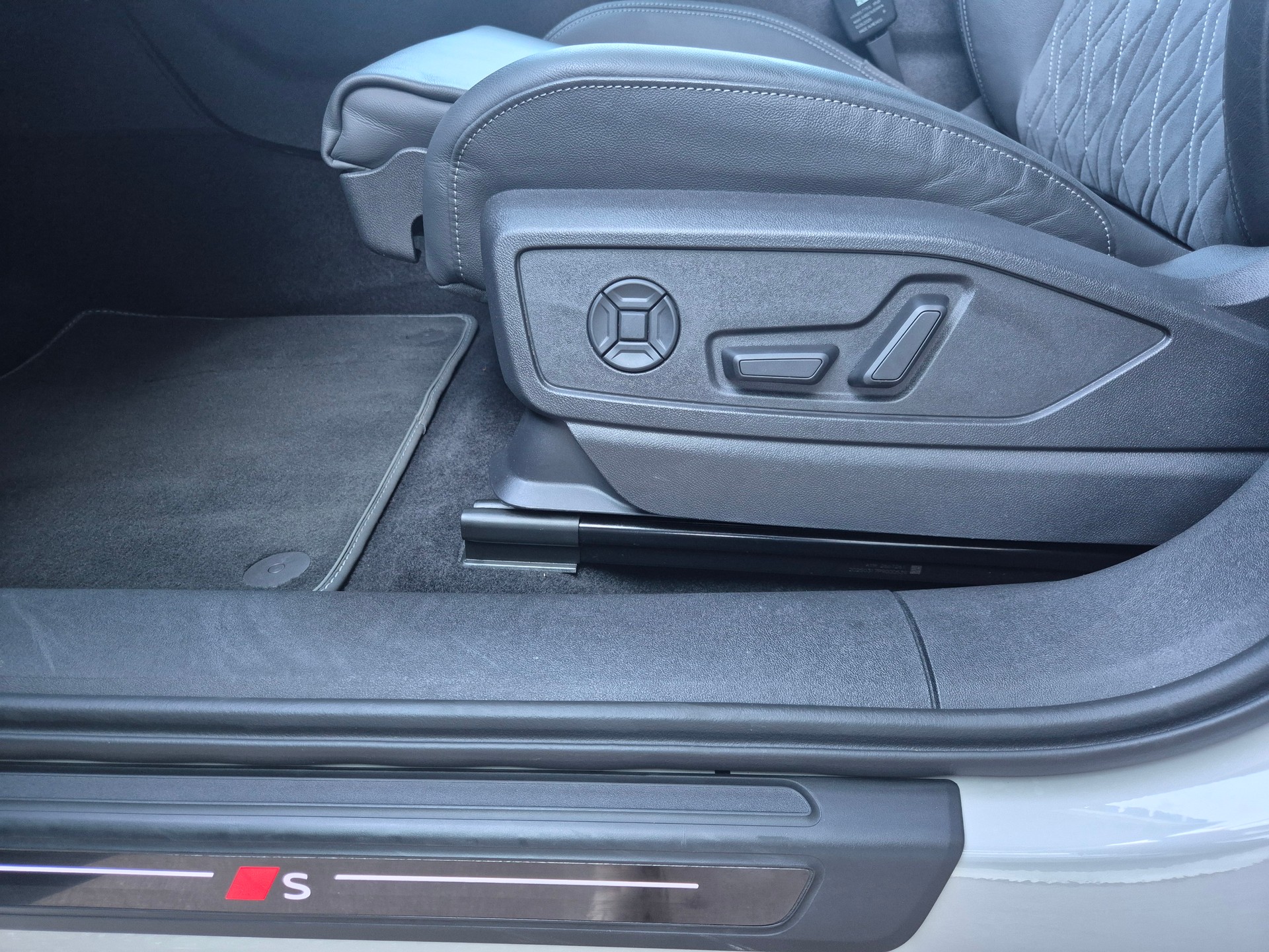 AUDI SQ5 TFSI quattro S-tronic-image-12