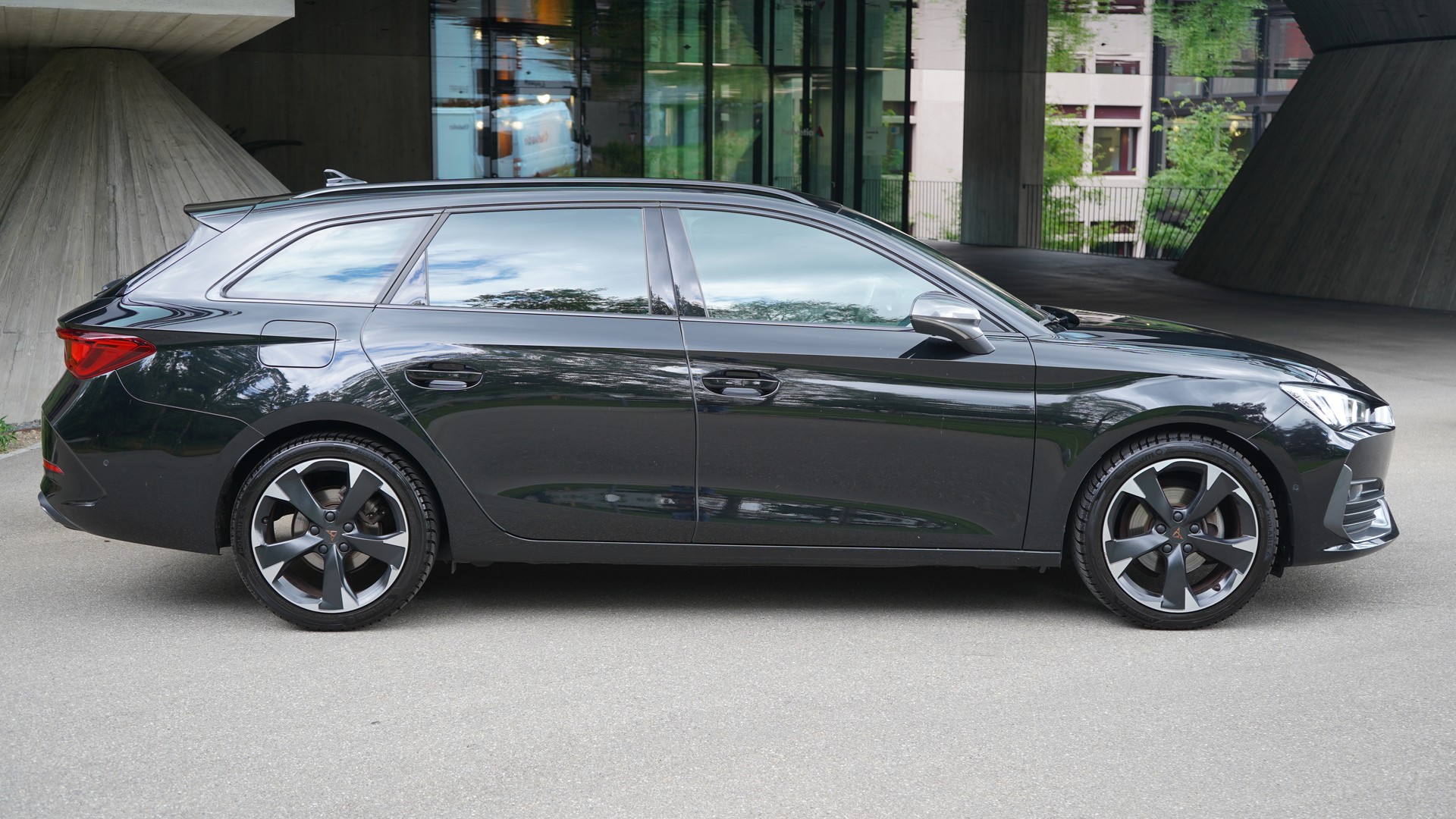 CUPRA 1.5 eTSI DSG-showroom-element-3