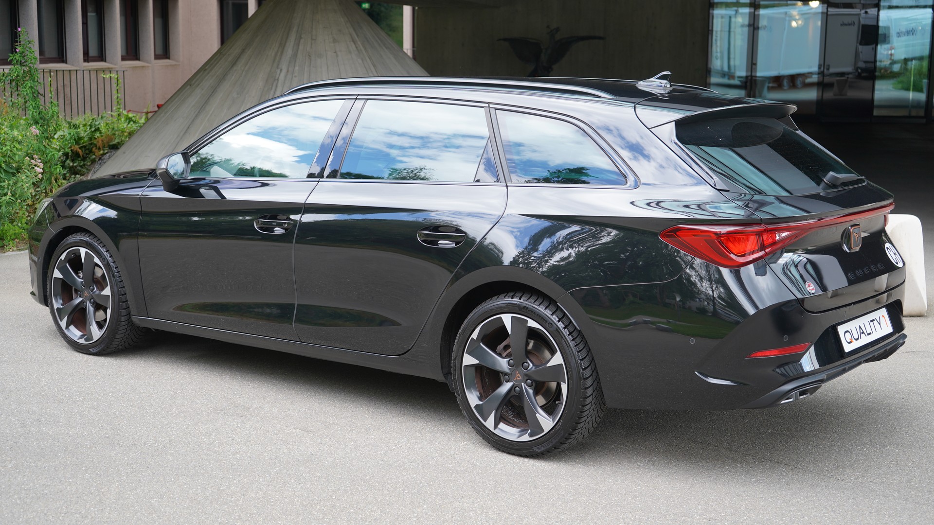 CUPRA 1.5 eTSI DSG-showroom-element-2