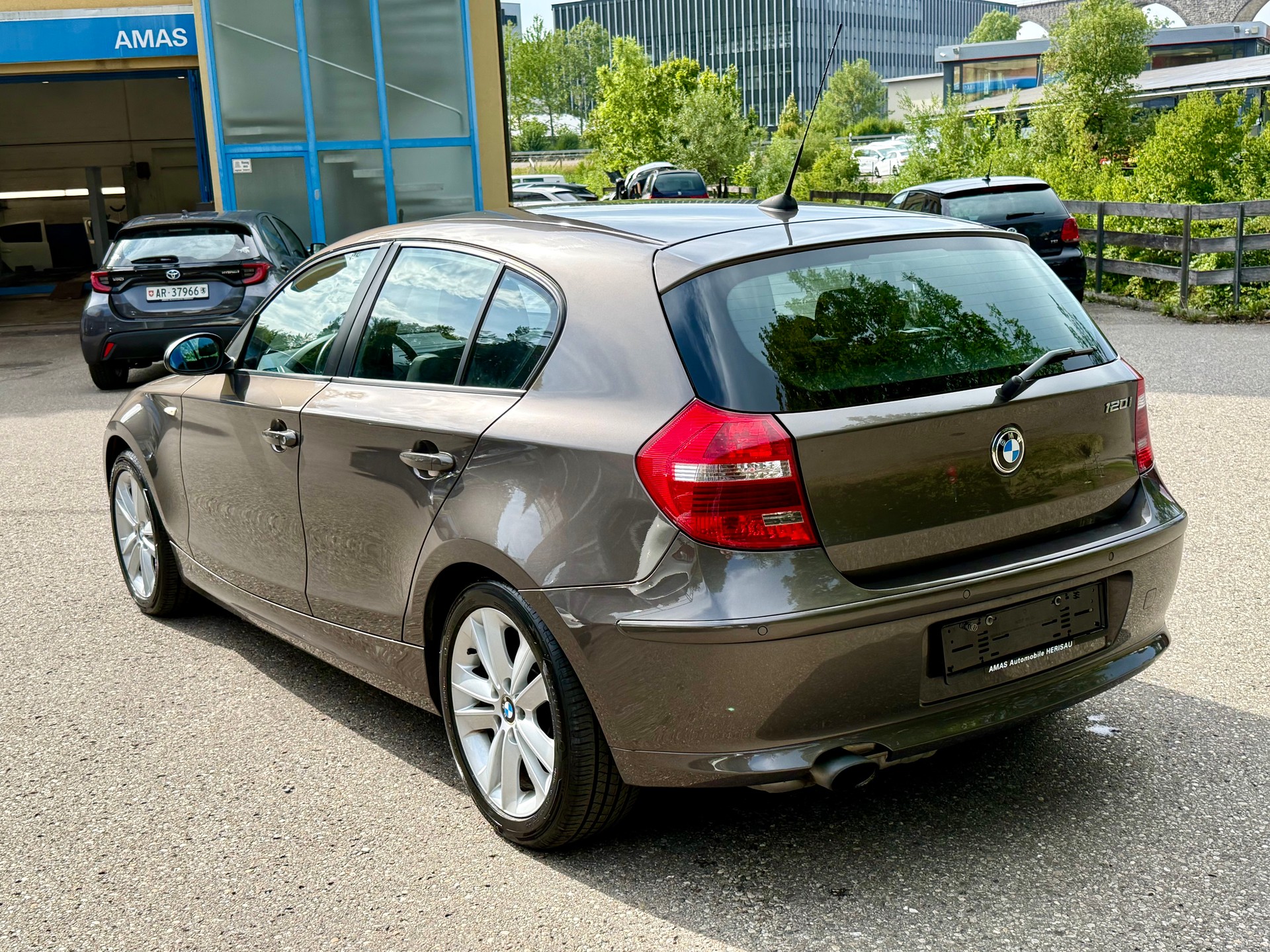 BMW 120i Steptronic-image-3