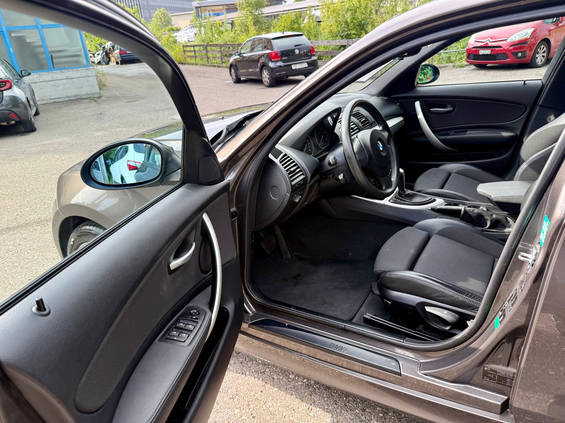 BMW 120i Steptronic-image-11