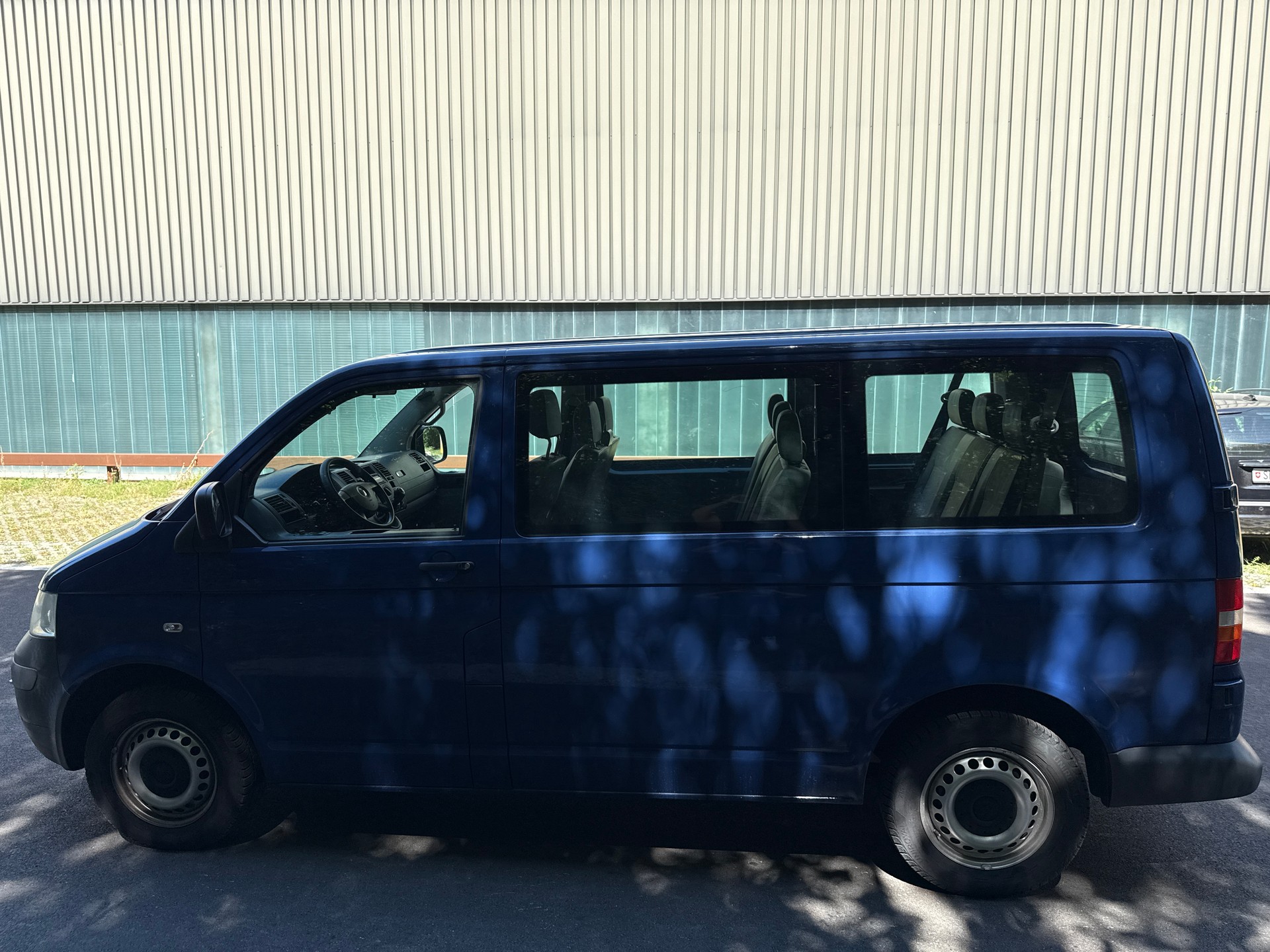 VW 2.5 TDI Multivan Lang 4x4 9 platz-showroom-element-3