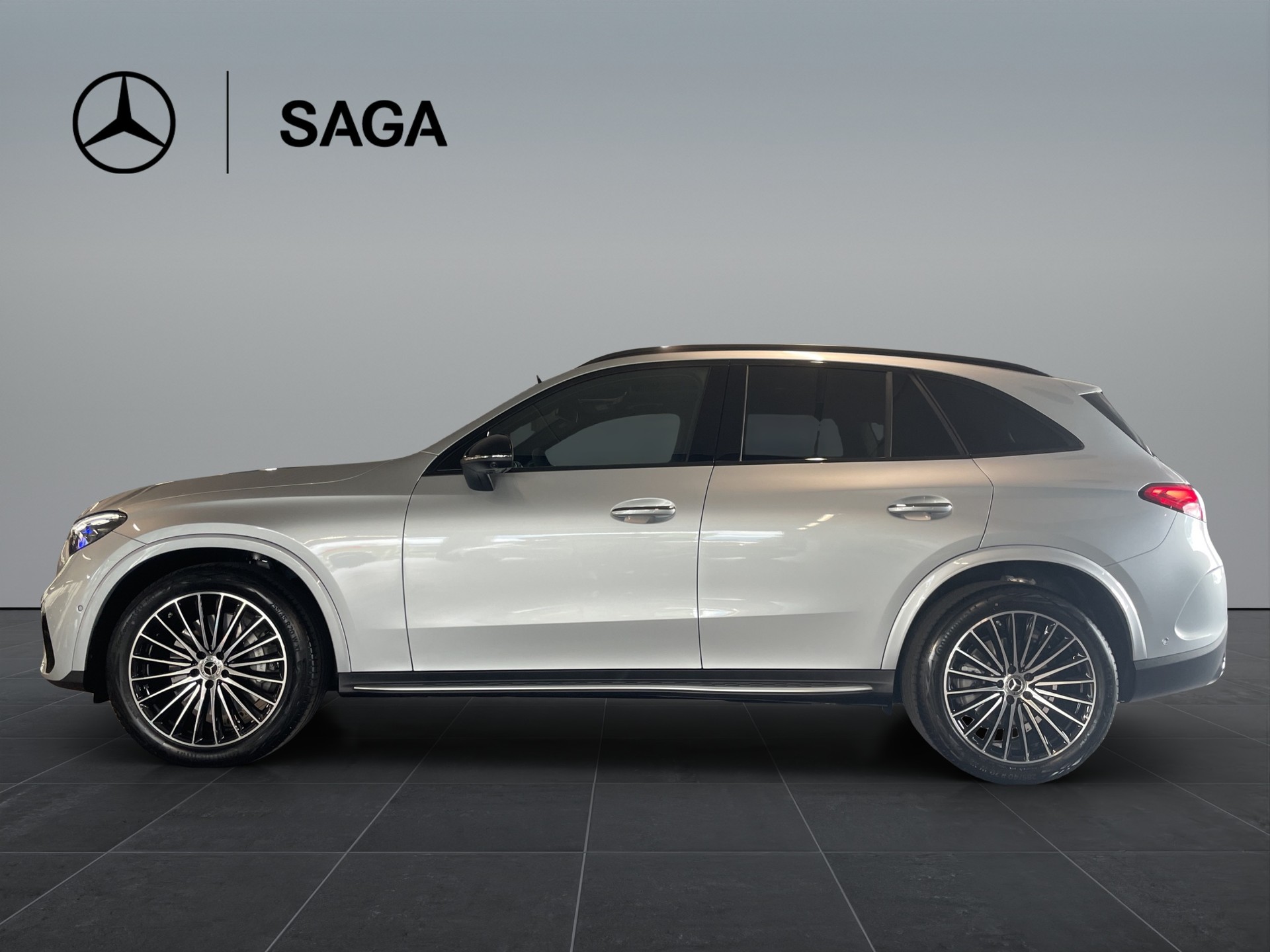 MERCEDES-BENZ GLC 300 4Matic 9G-Tronic-showroom-element-3