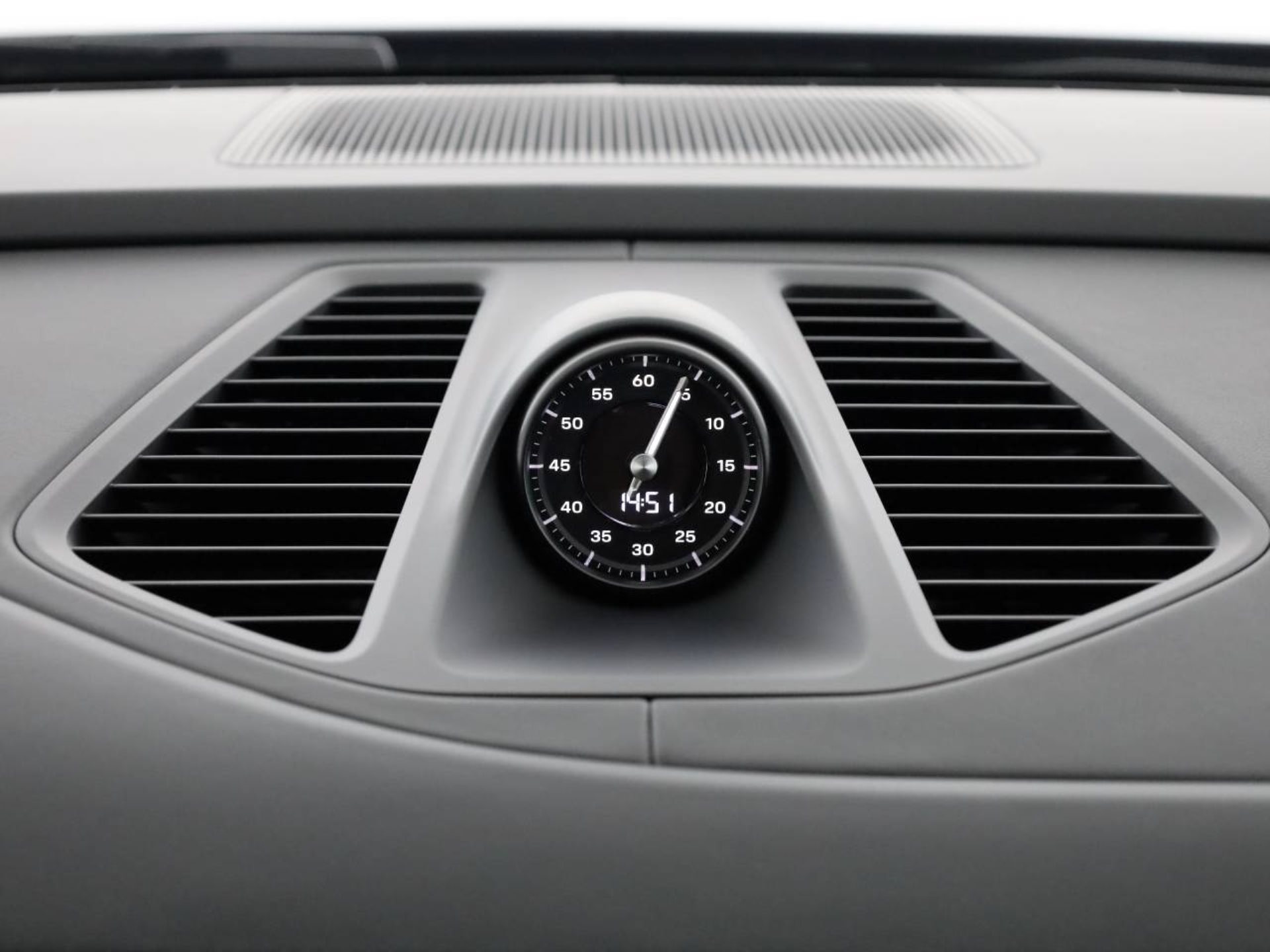 PORSCHE Macan 4-image-11