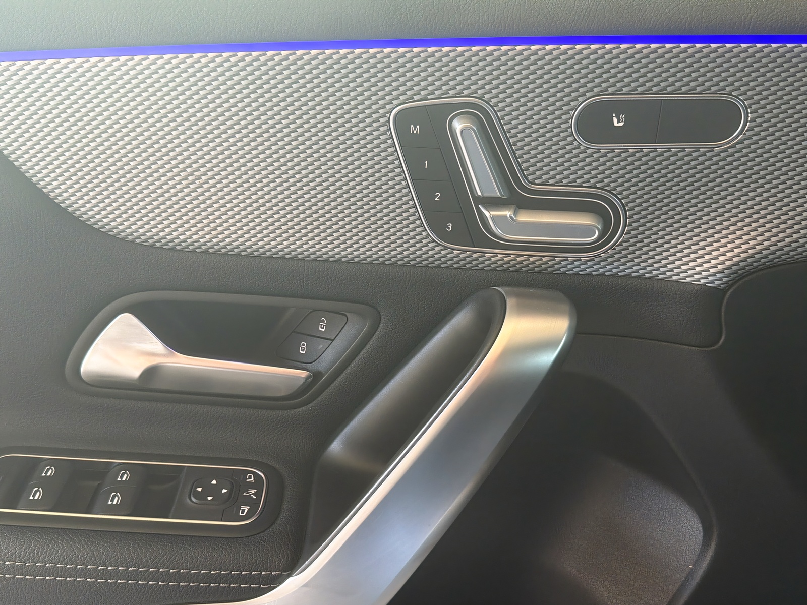 MERCEDES-BENZ A-CLASS W177 A 200 d Progressive 4m-image-15