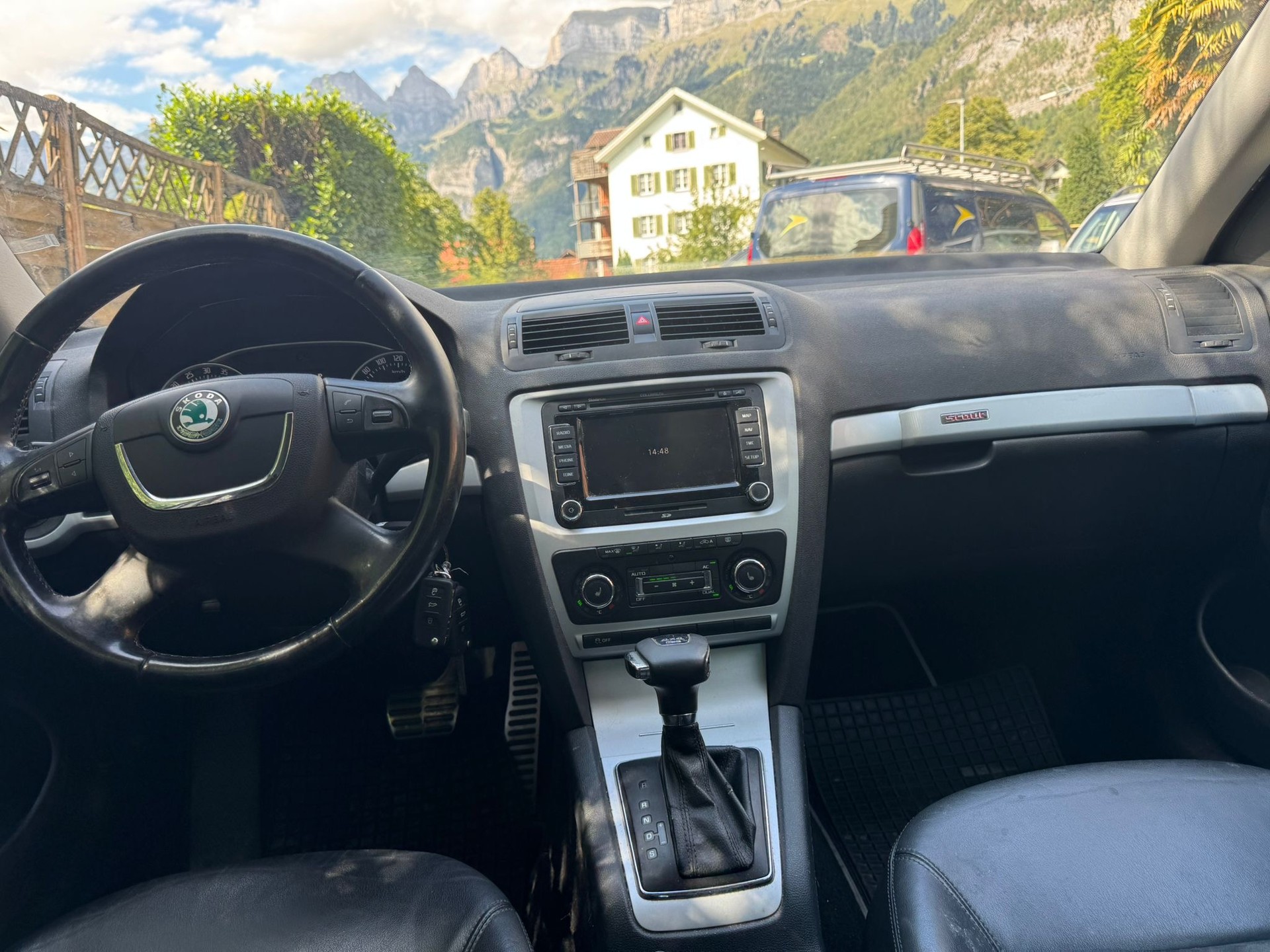 SKODA Octavia Combi 2.0 TDI Scout 4x4 DSG-image-11