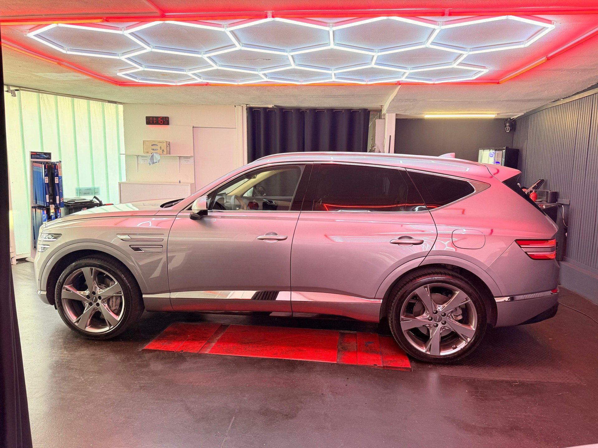 GENESIS GV80 2.5 TGDI Premium 7 Seater AT8 AWD-image-1