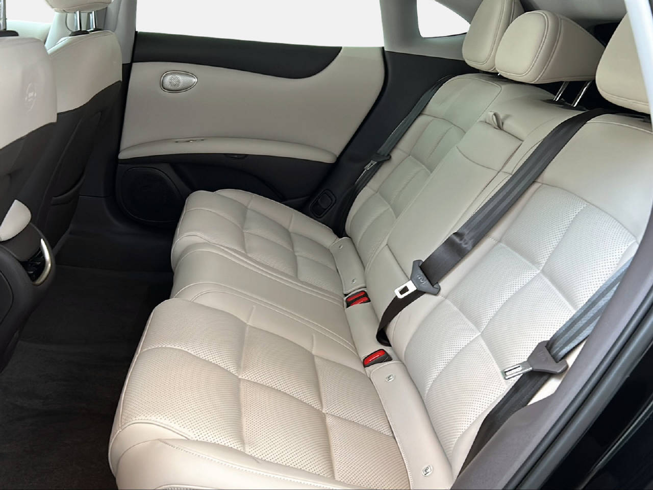 MG IM5 100 kWh Performance 20 4WD-image-11