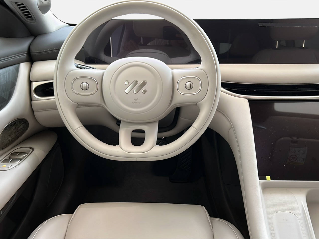 MG IM5 100 kWh Performance 20 4WD-image-10