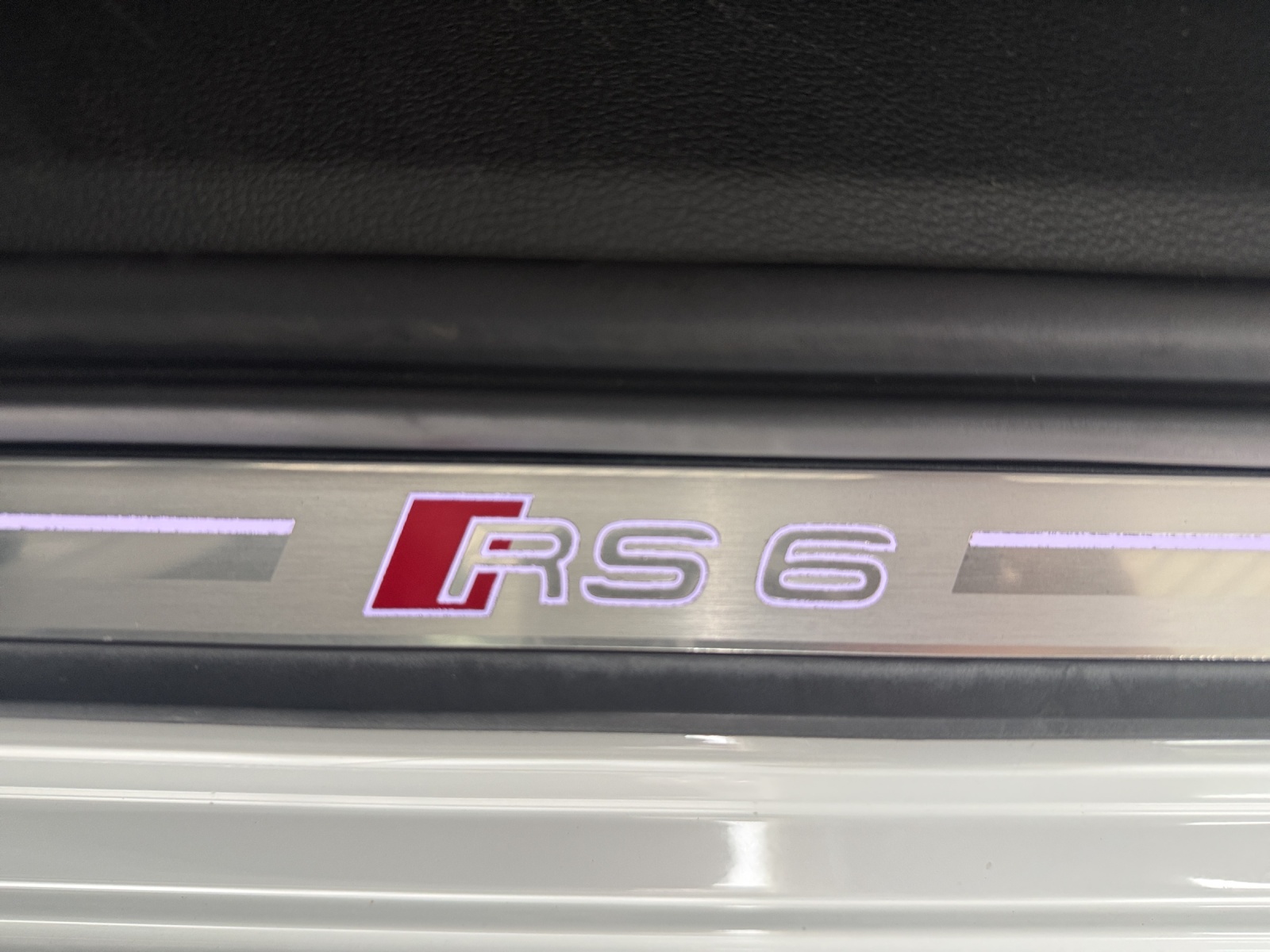 AUDI RS6 Avant 4.0 TFSI V8 sport quattro-image-17