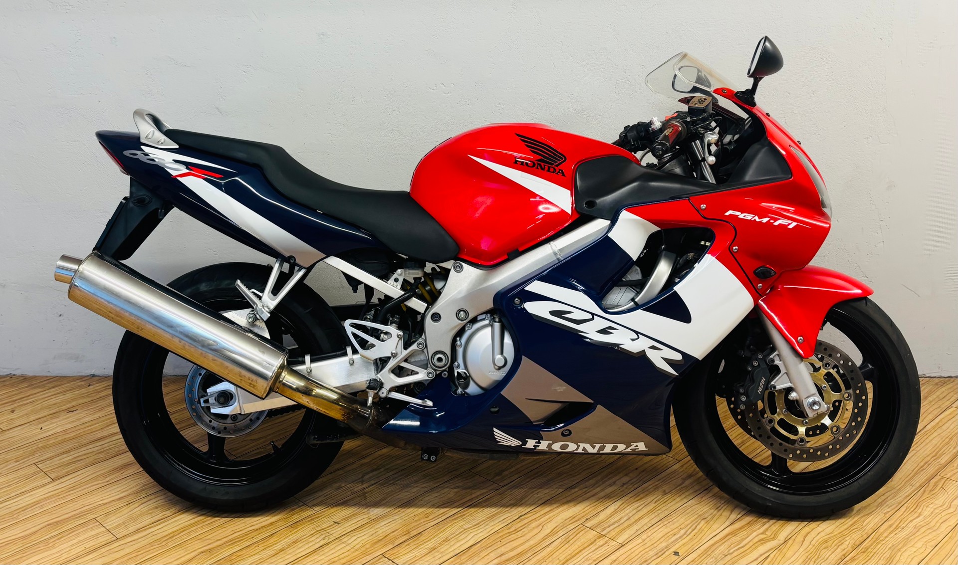HONDA CBR 600 F-image-1