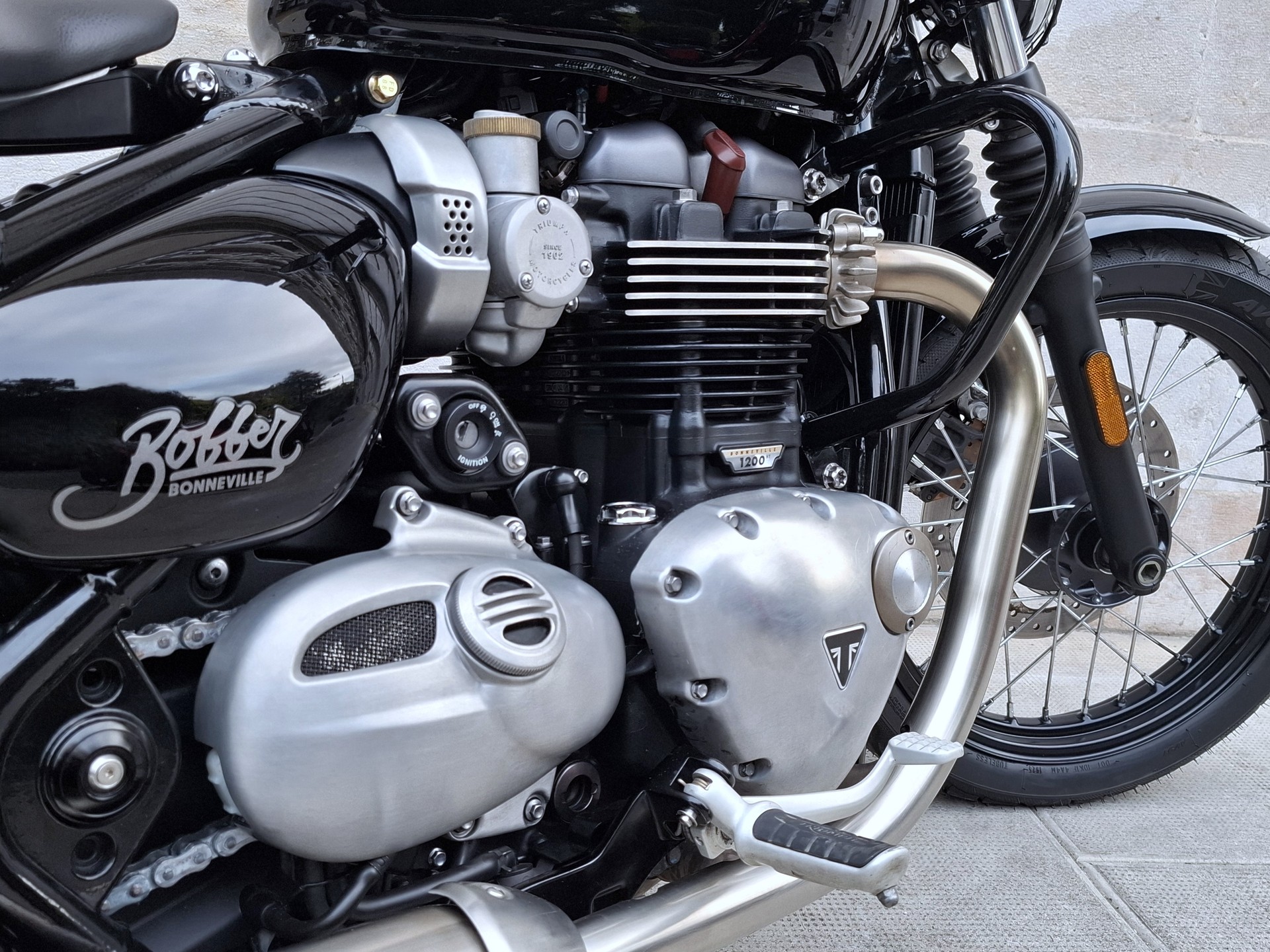 TRIUMPH Bonneville 1200 Bobber ABS-image-7