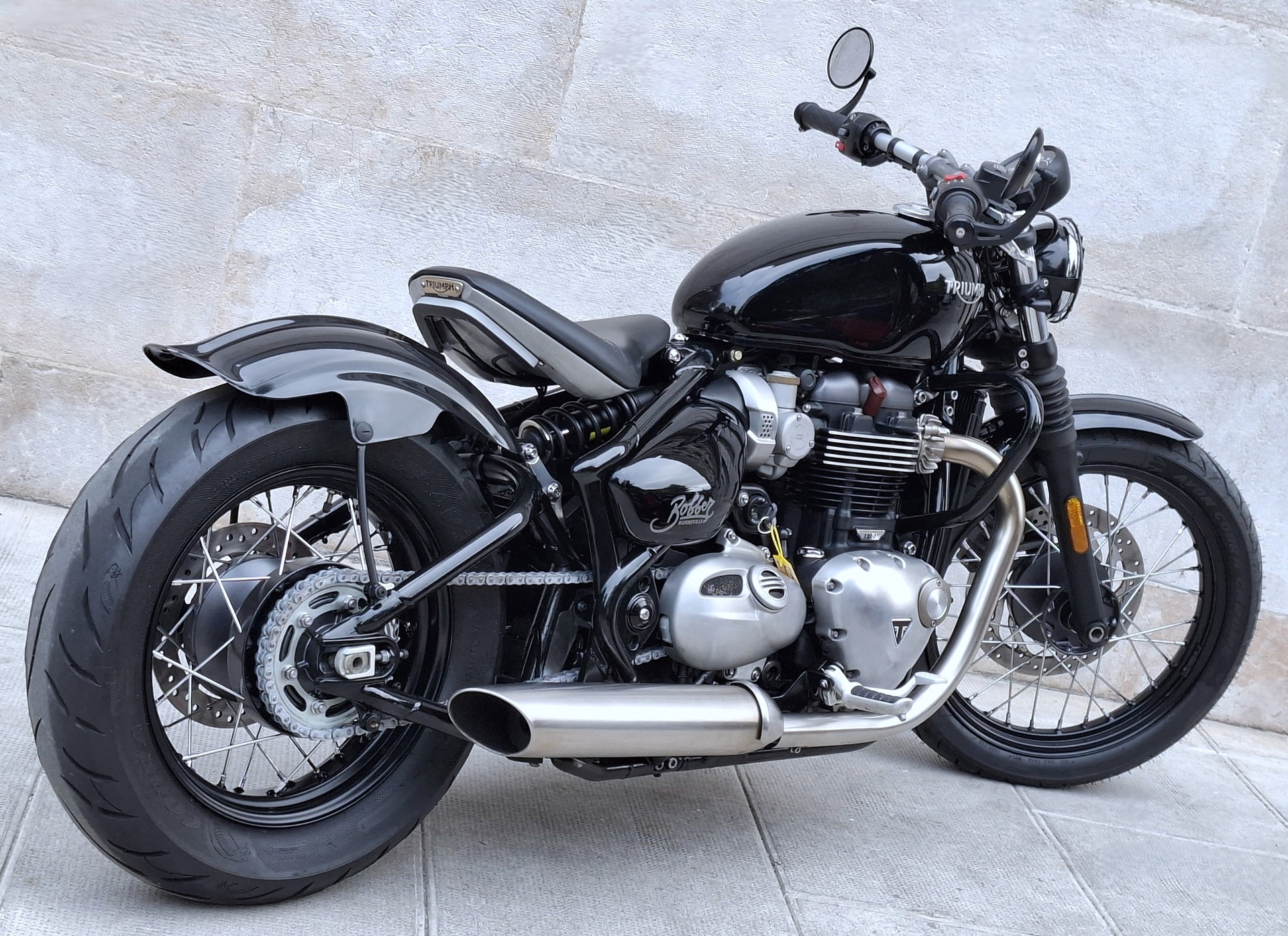 TRIUMPH Bonneville 1200 Bobber ABS-image-4
