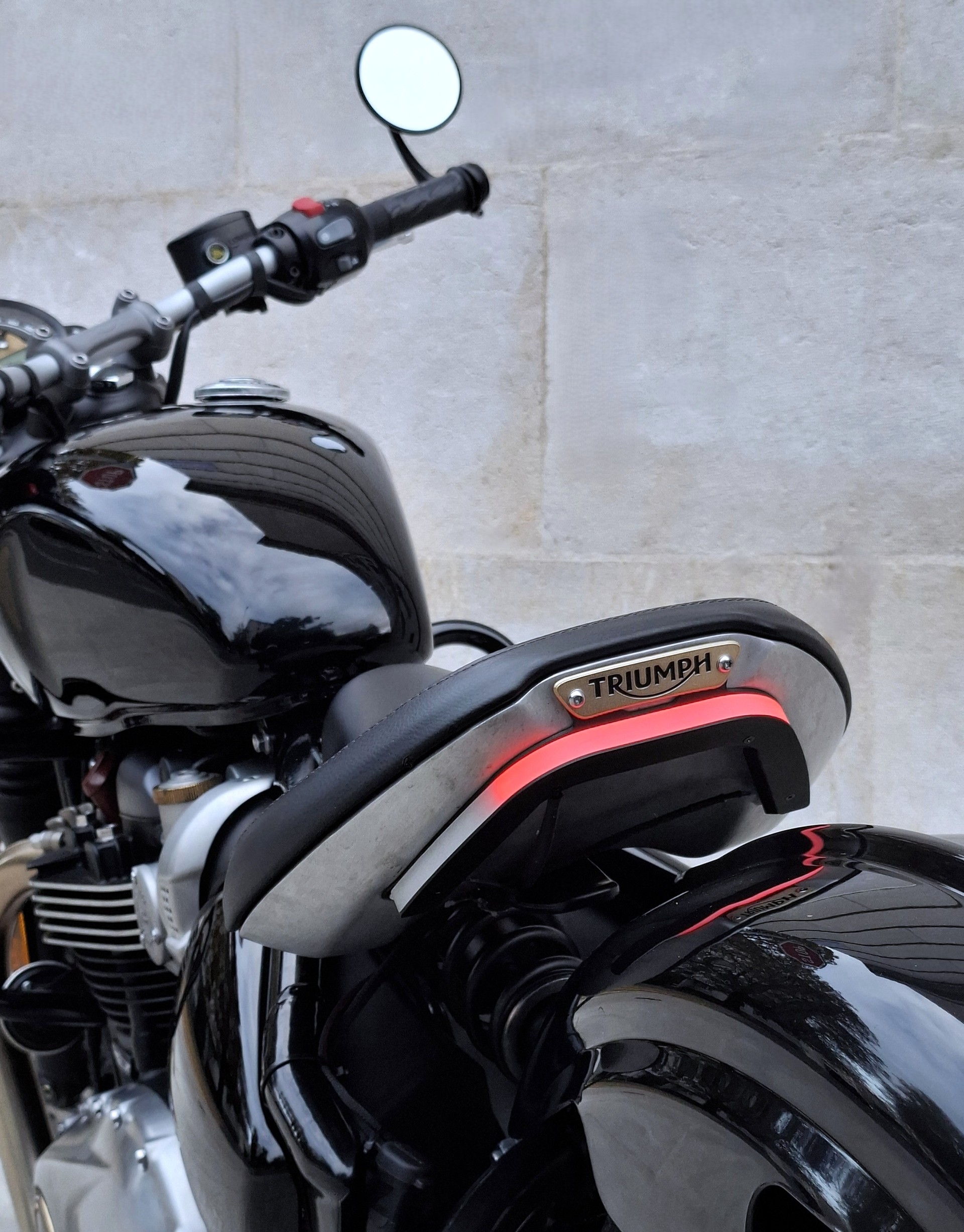 TRIUMPH Bonneville 1200 Bobber ABS-image-6