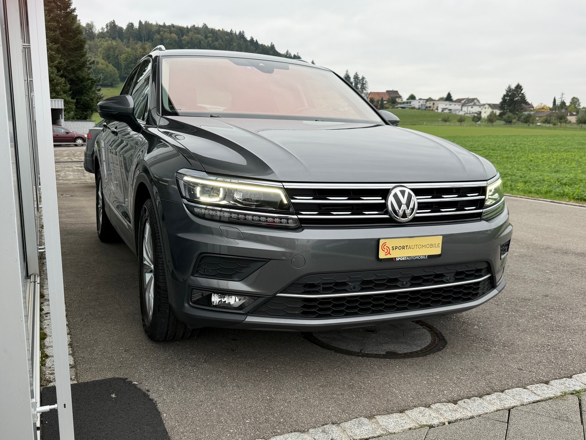 VW Tiguan 2.0TSI Highline 4Motion DSG-showroom-element-3