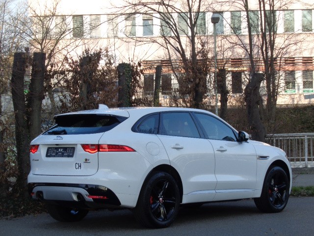 JAGUAR F-Pace 3.0 V6 First Edition AWD Automatik-image-15