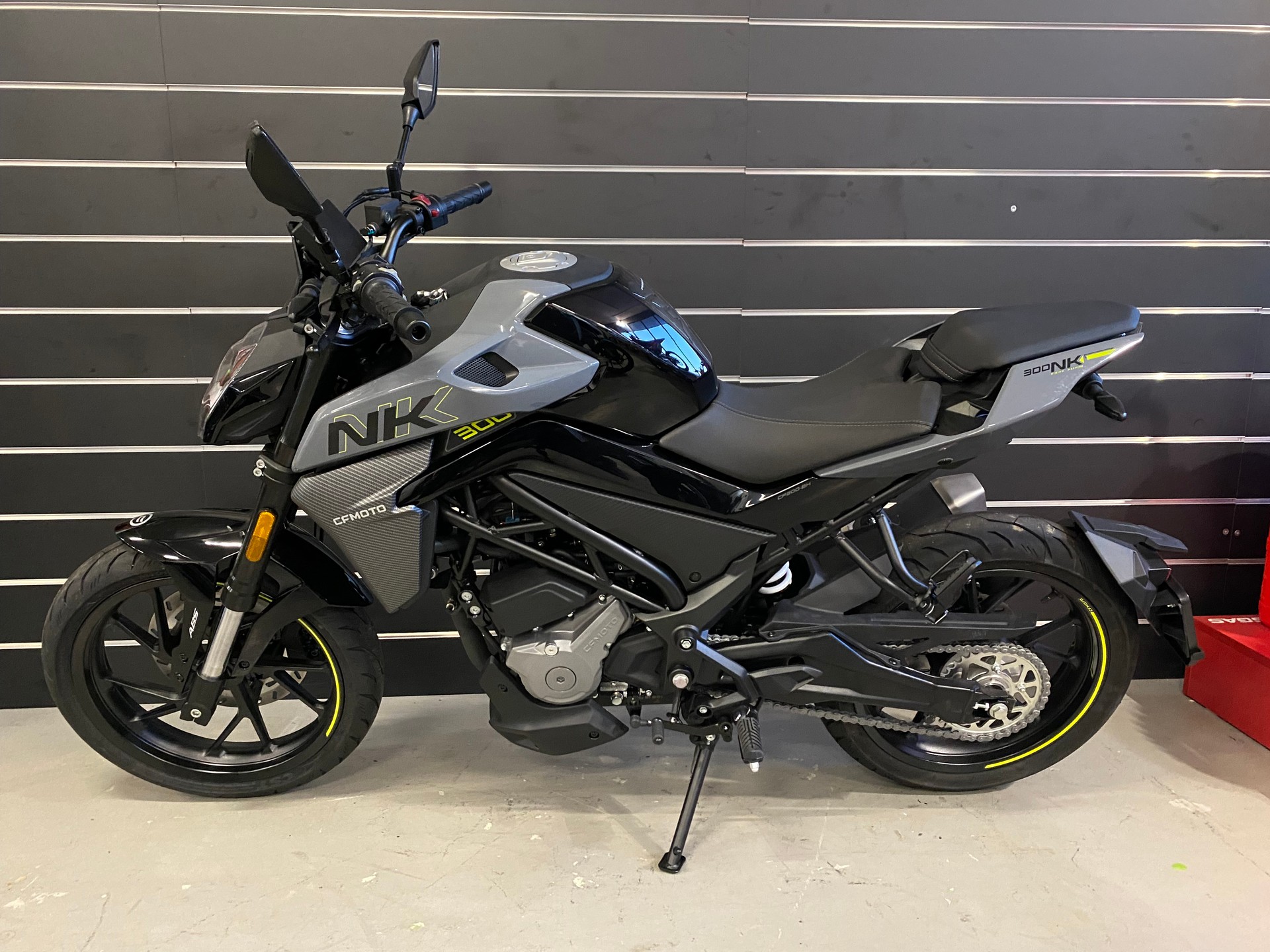 CF MOTO 300 NK-image-3