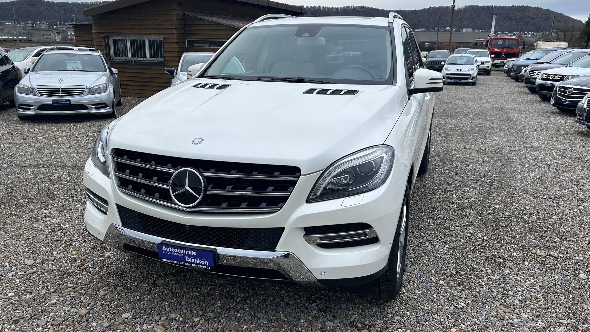 MERCEDES-BENZ ML 350 BlueTEC Executive 4Matic 7G-Tronic-showroom-element-3