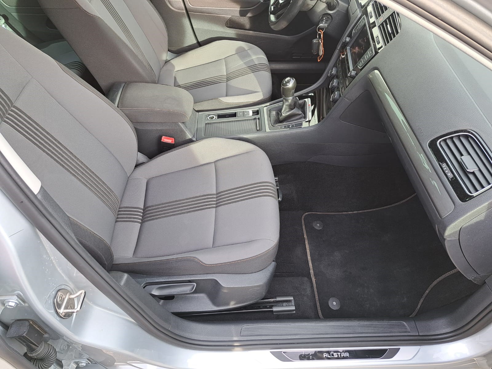 VW Golf Variant 2.0 TDI Allstar 4Motion-image-11