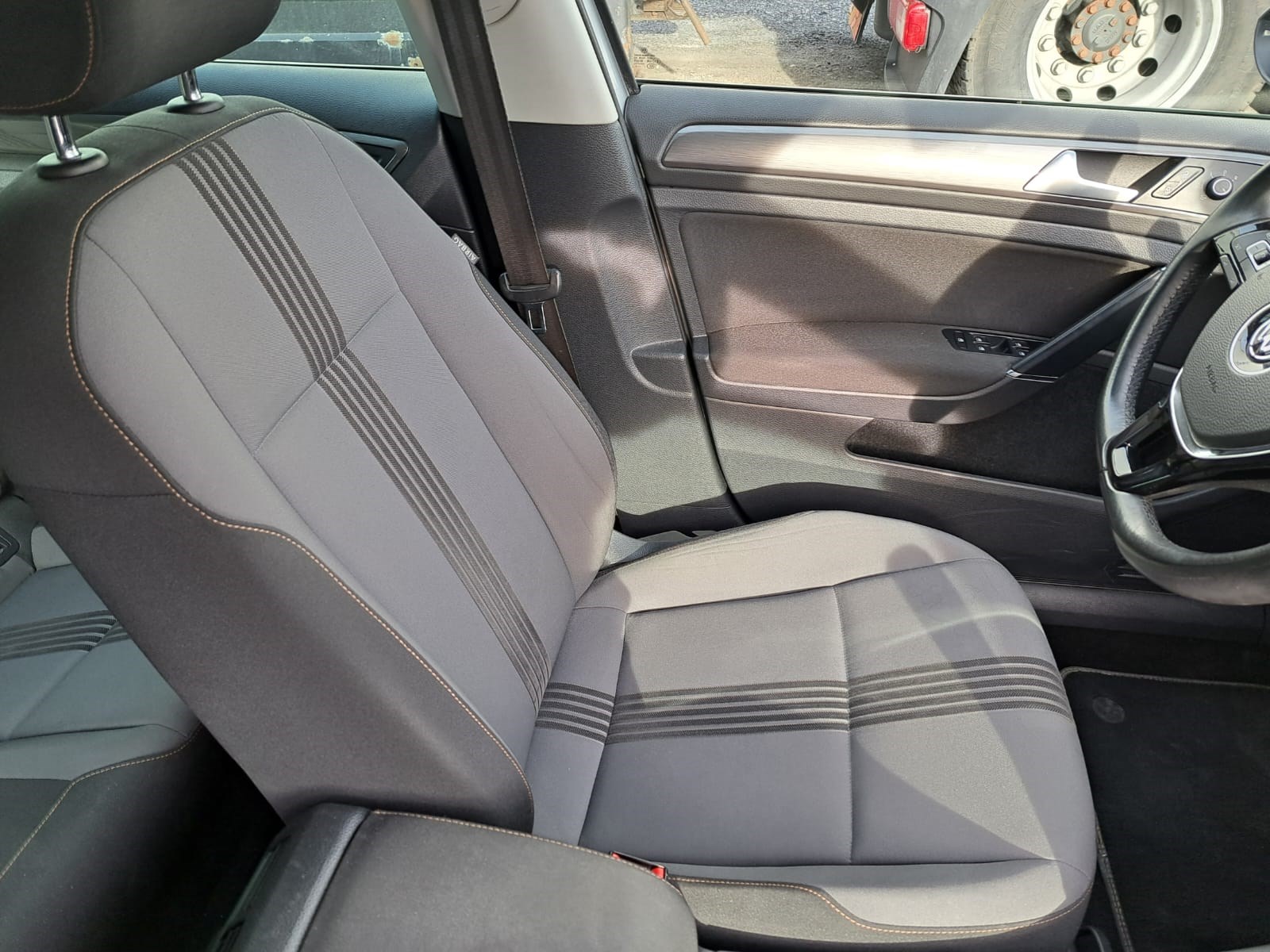 VW Golf Variant 2.0 TDI Allstar 4Motion-image-9