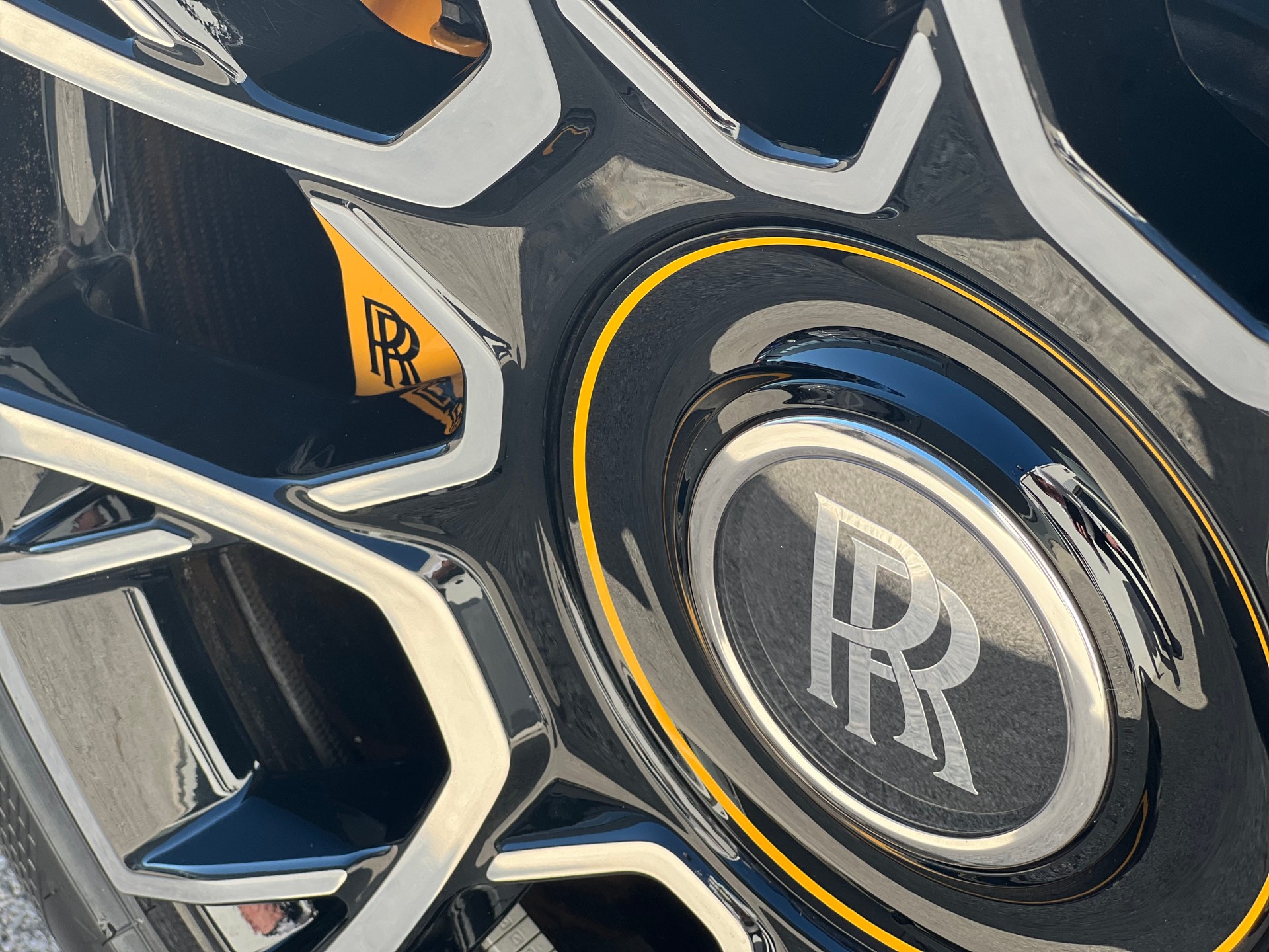 ROLLS-ROYCE Ghost 6.75 V12 Black Badge-image-9