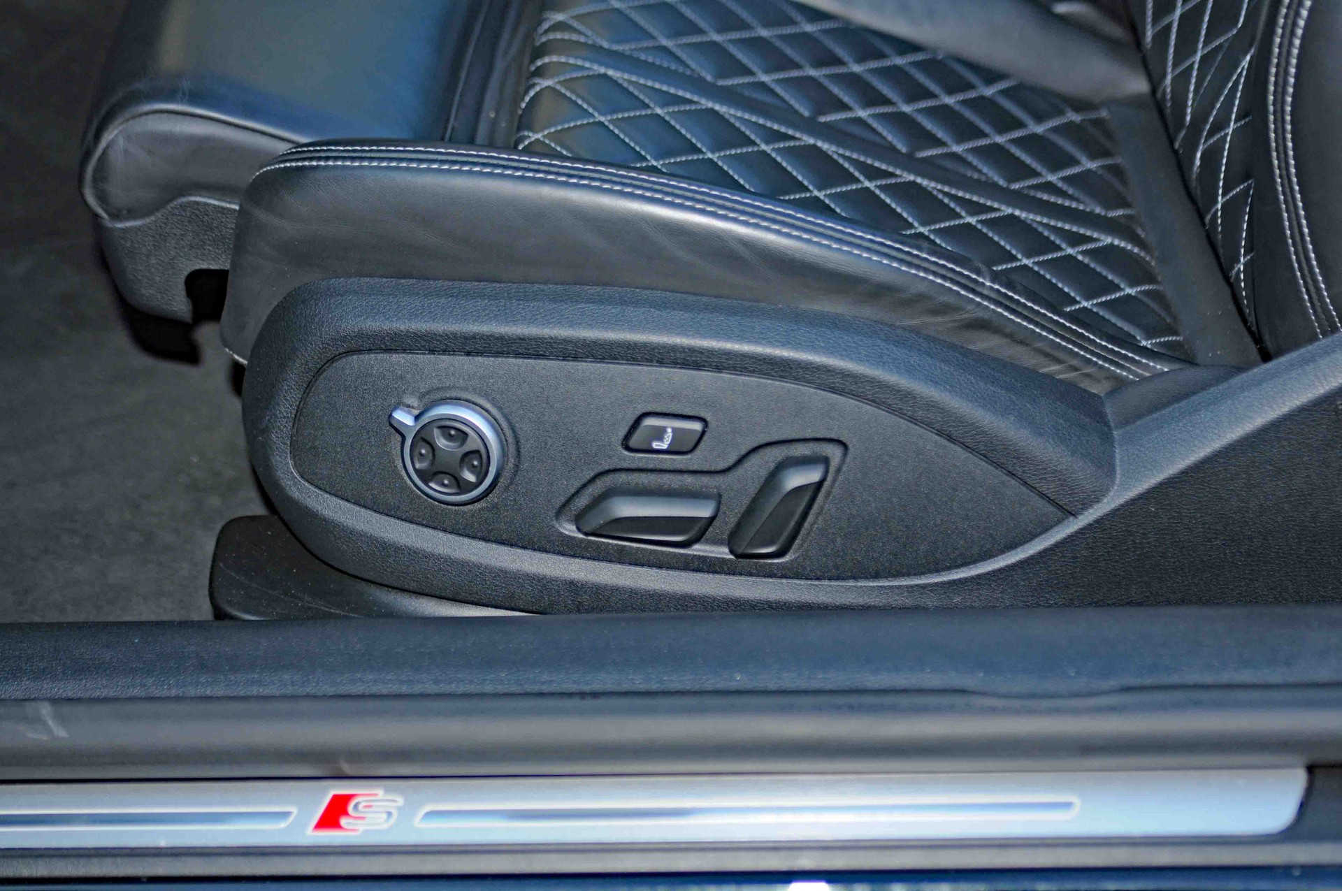 AUDI S5 Cabriolet 3.0 TFSI quattro tiptronic-image-8