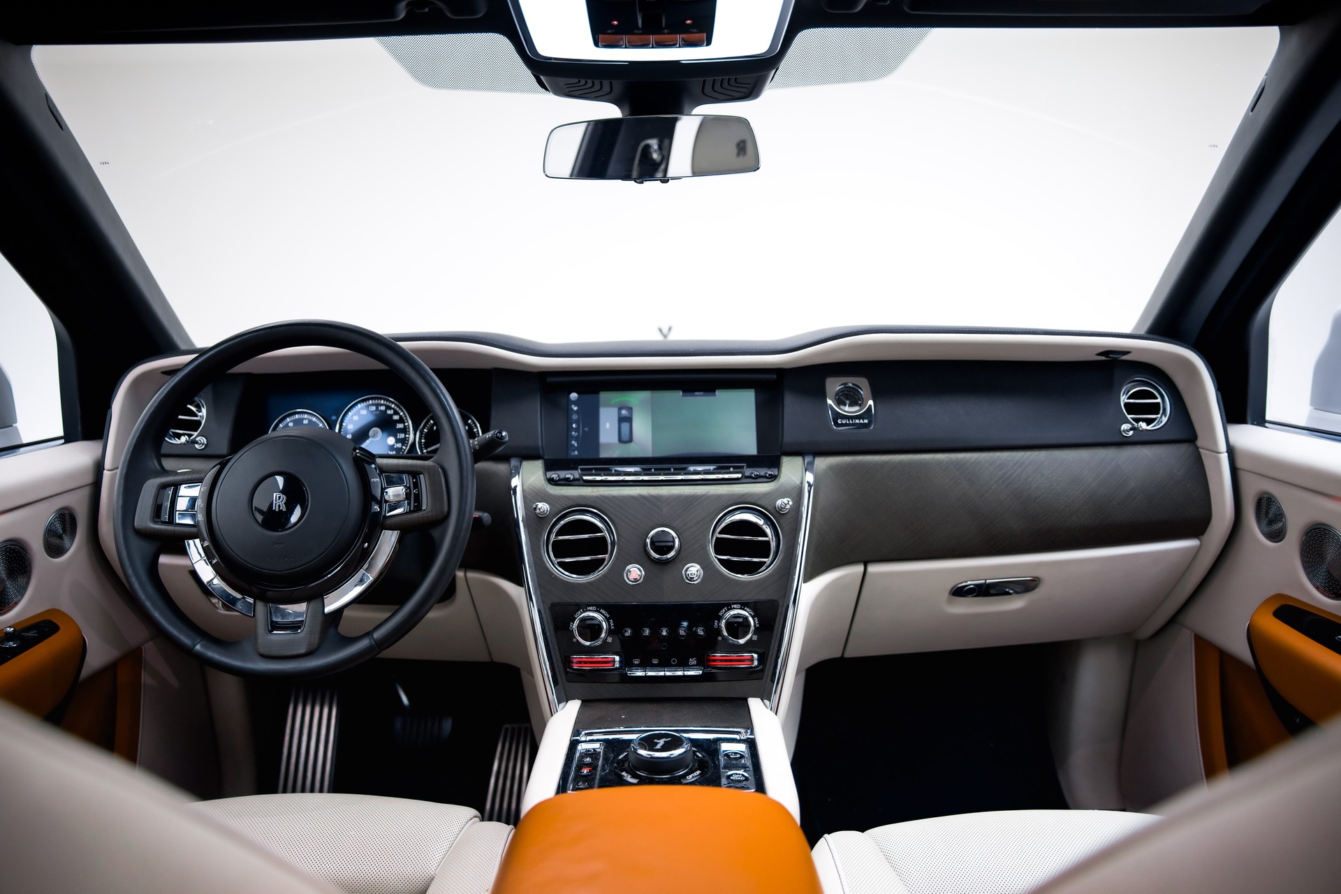 ROLLS-ROYCE Cullinan 6.7 V12-showroom-element-2