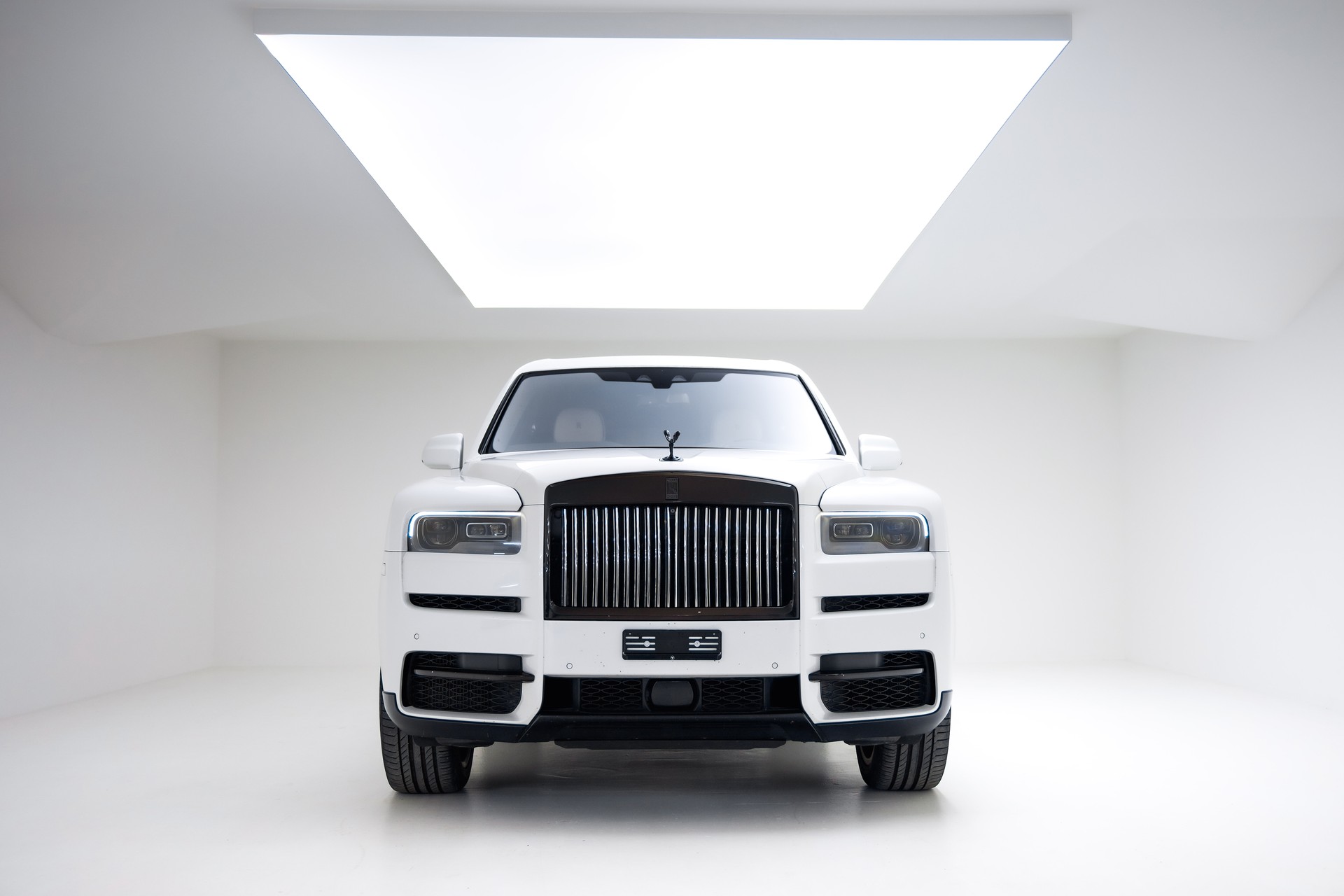 ROLLS-ROYCE Cullinan 6.7 V12-showroom-element-3