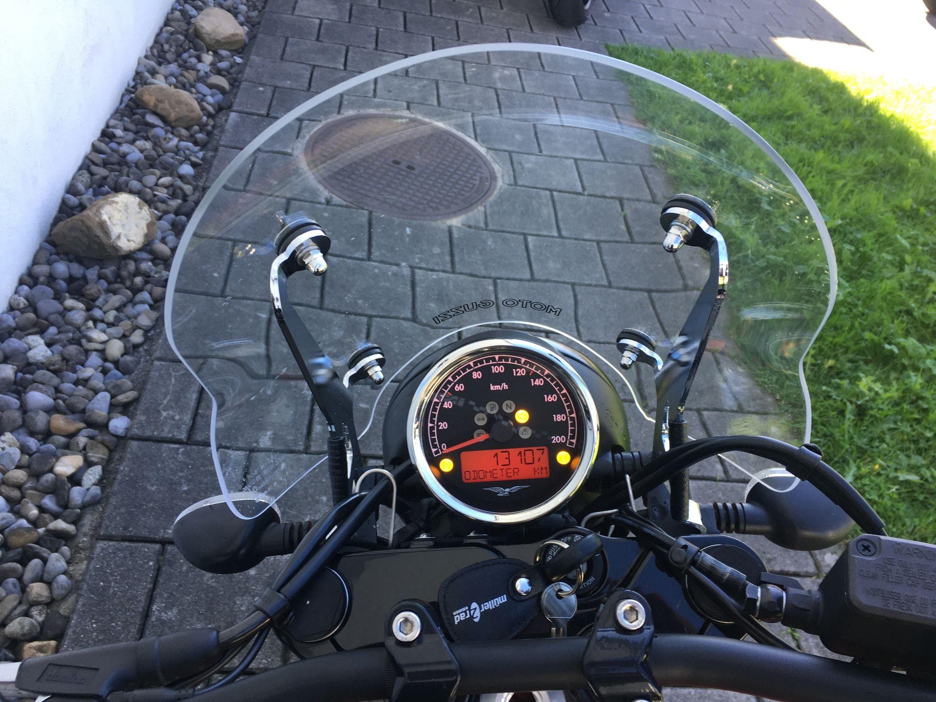 MOTO GUZZI V9 Bobber Sport-image-4