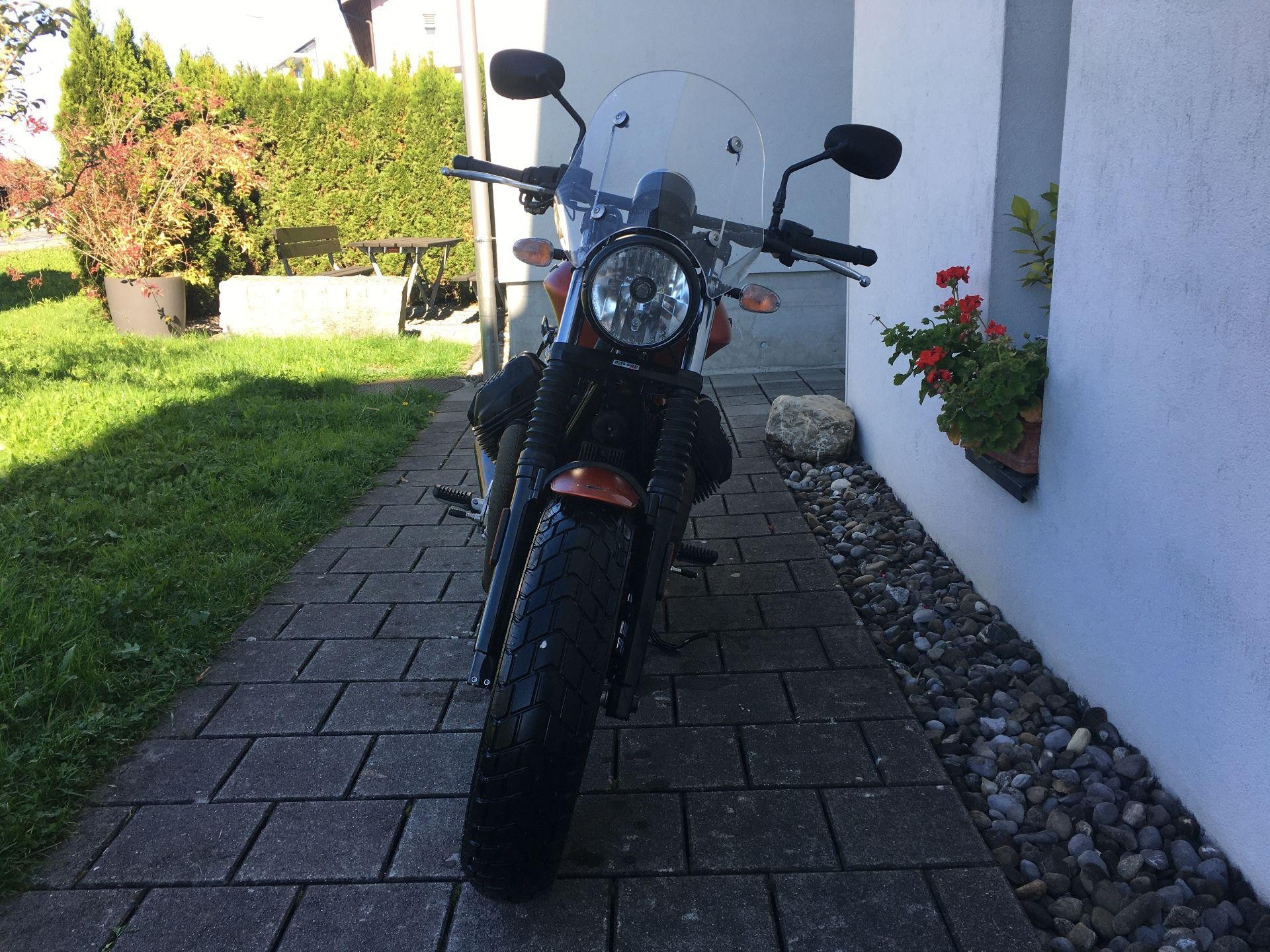 MOTO GUZZI V9 Bobber Sport-image-2