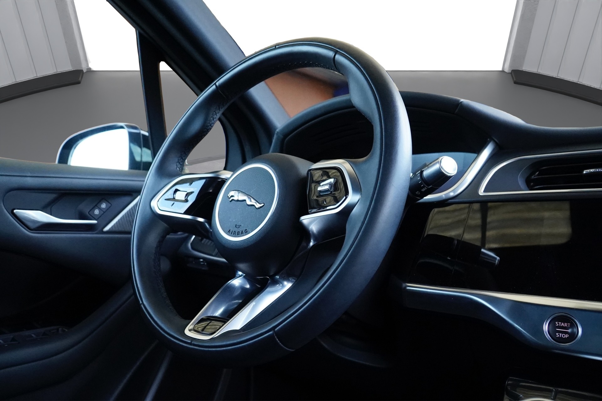 JAGUAR I-Pace EV400 SE Black AWD *CH Fahrzeug*-image-13