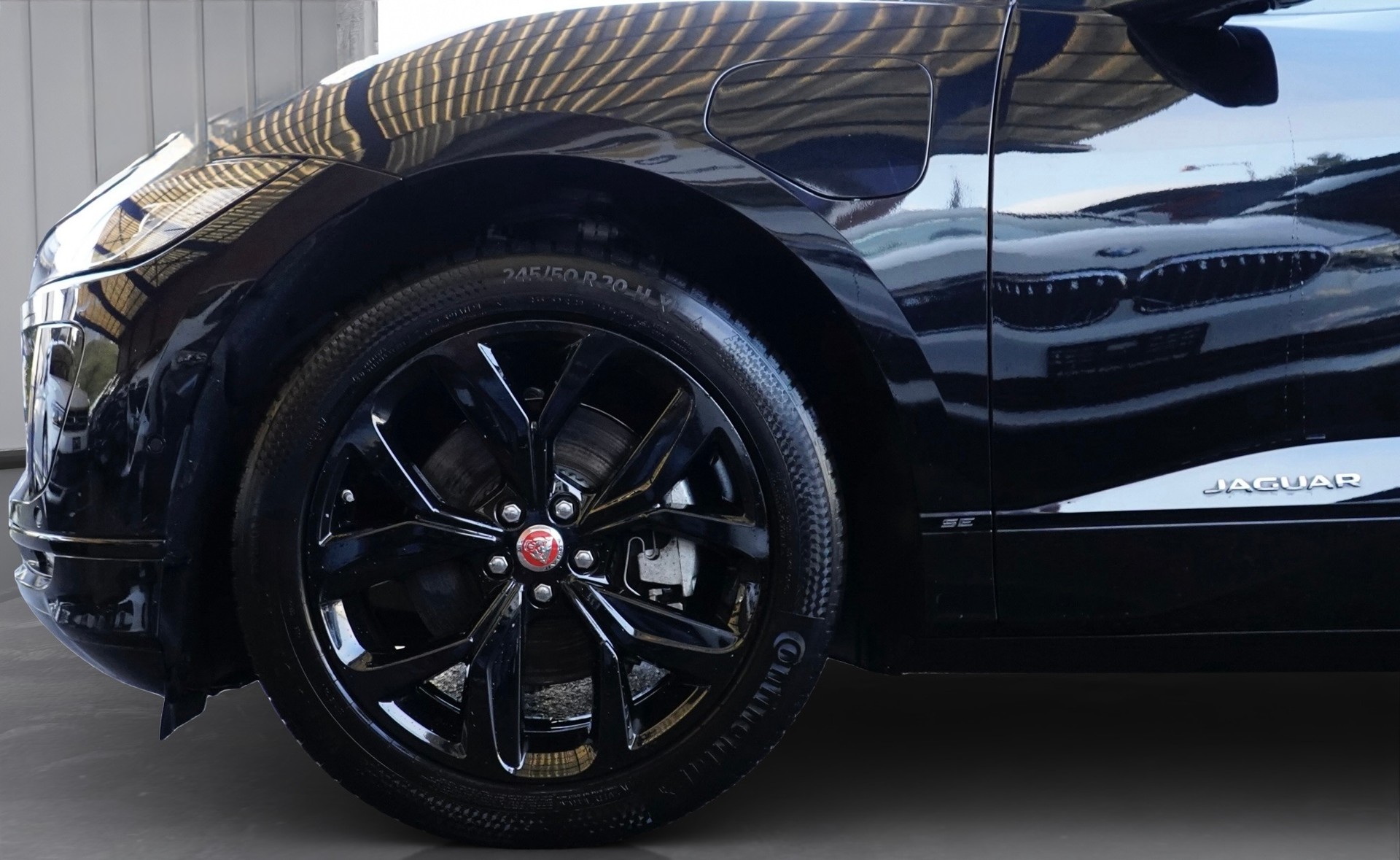 JAGUAR I-Pace EV400 SE Black AWD *CH Fahrzeug*-image-7
