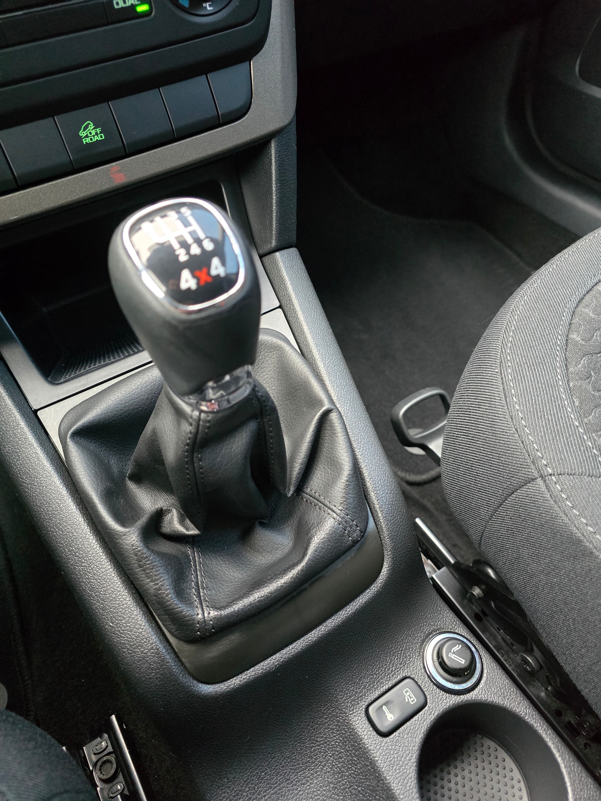 SKODA Yeti 2.0 TDI Elegance 4x4-image-11
