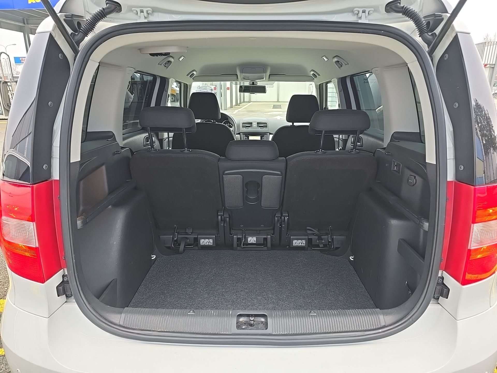 SKODA Yeti 2.0 TDI Elegance 4x4-image-12