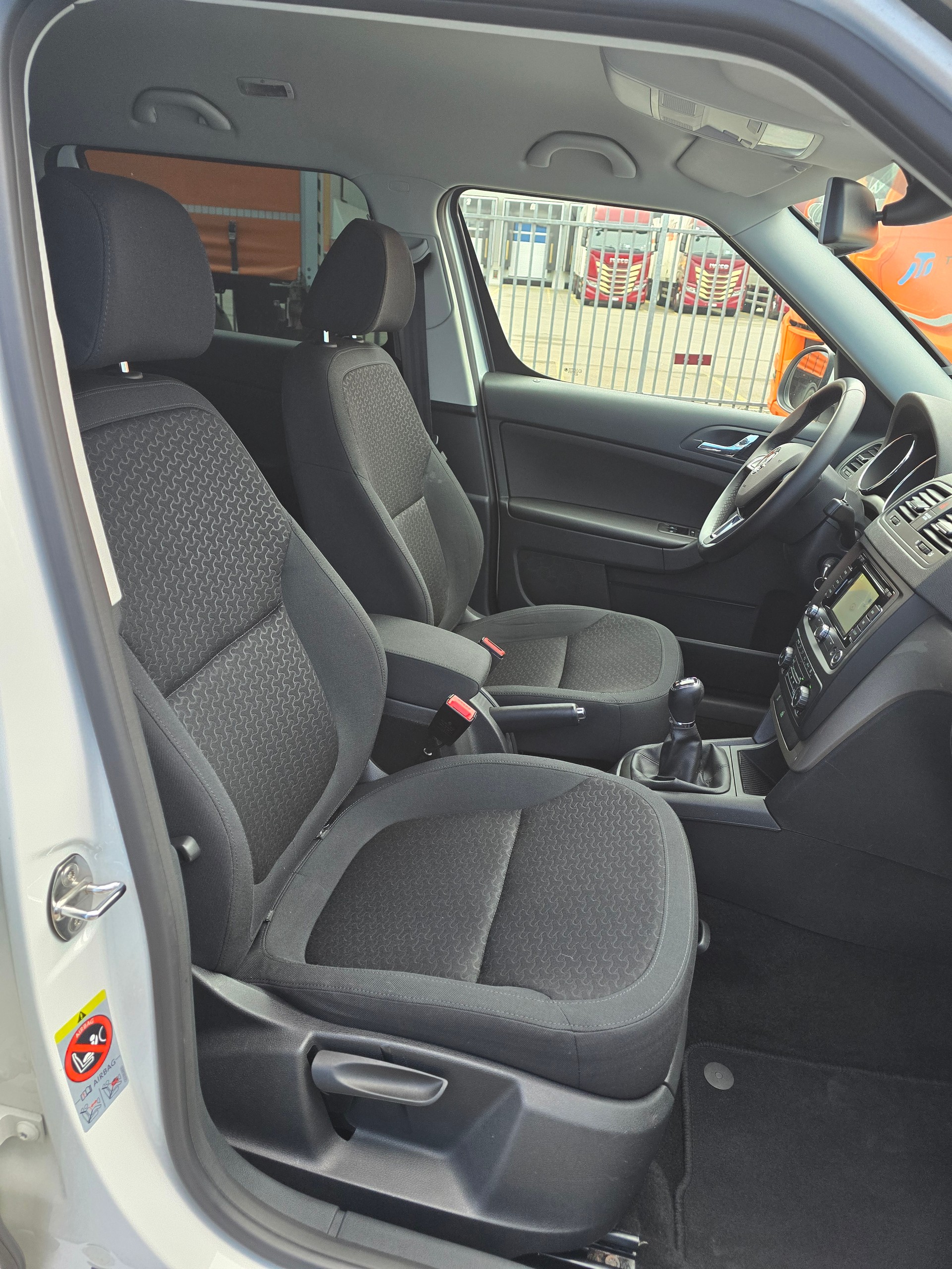 SKODA Yeti 2.0 TDI Elegance 4x4-image-17