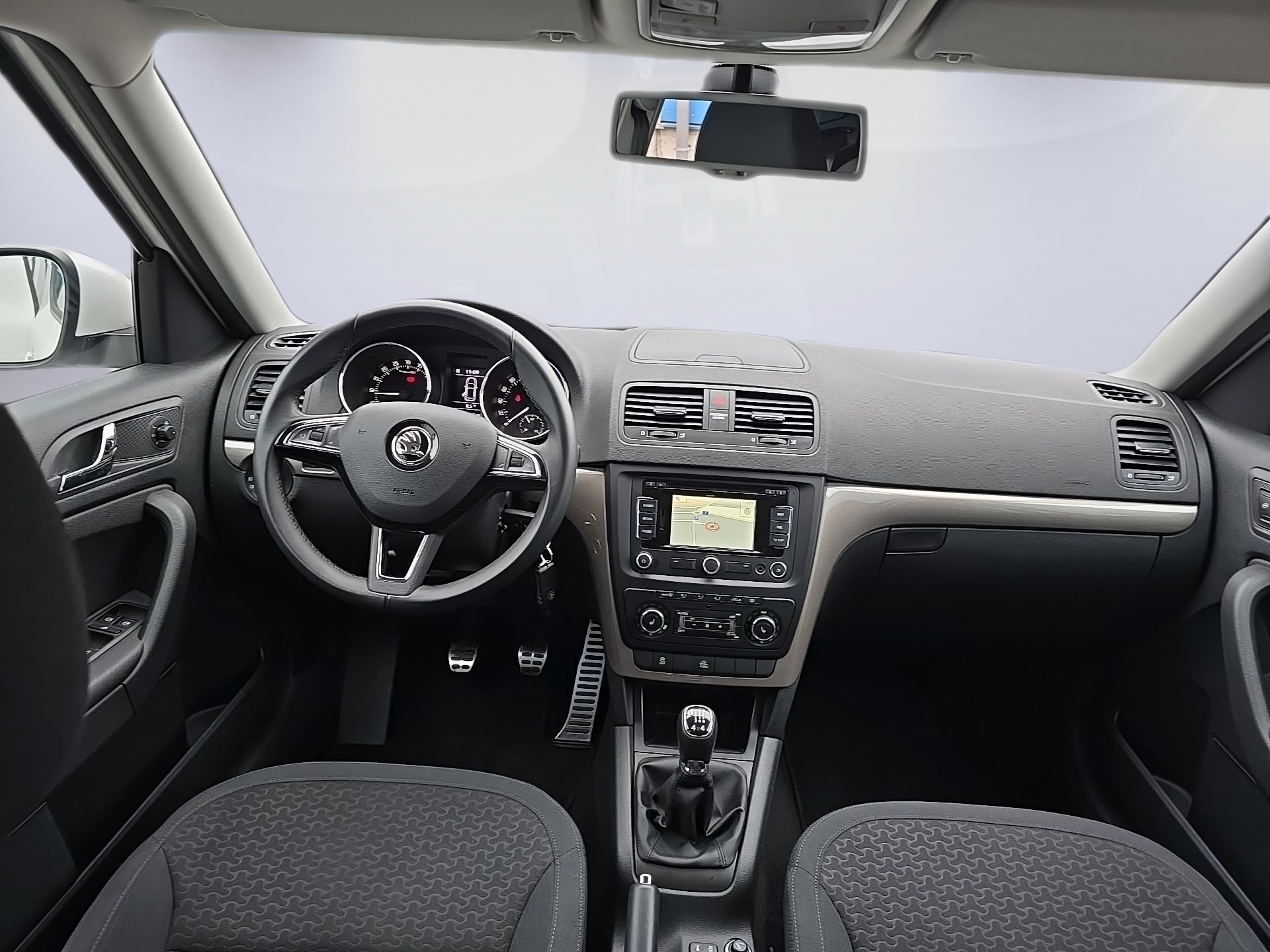 SKODA Yeti 2.0 TDI Elegance 4x4-image-9