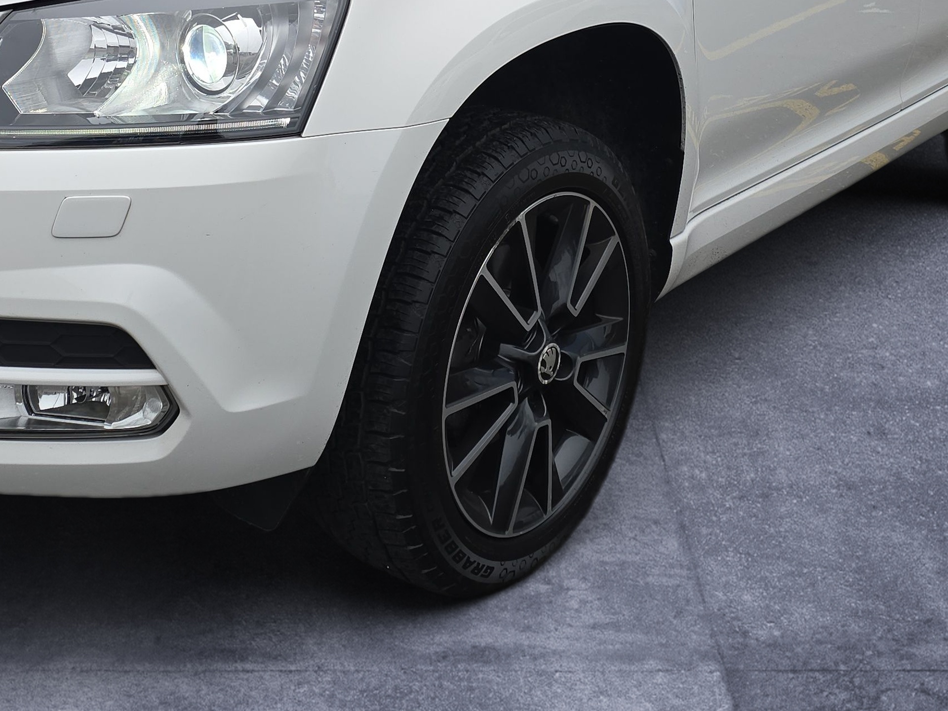 SKODA Yeti 2.0 TDI Elegance 4x4-showroom-element-2