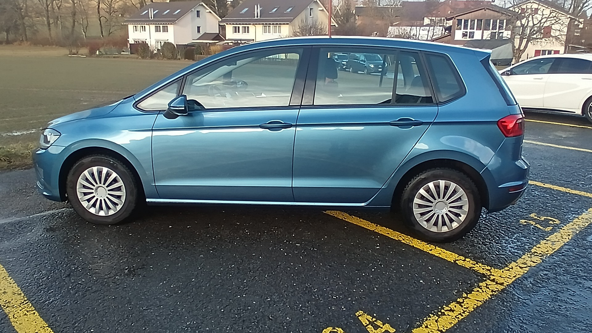 VW Golf Sportsvan 1.6 TDI Comfortline DSG-image-7