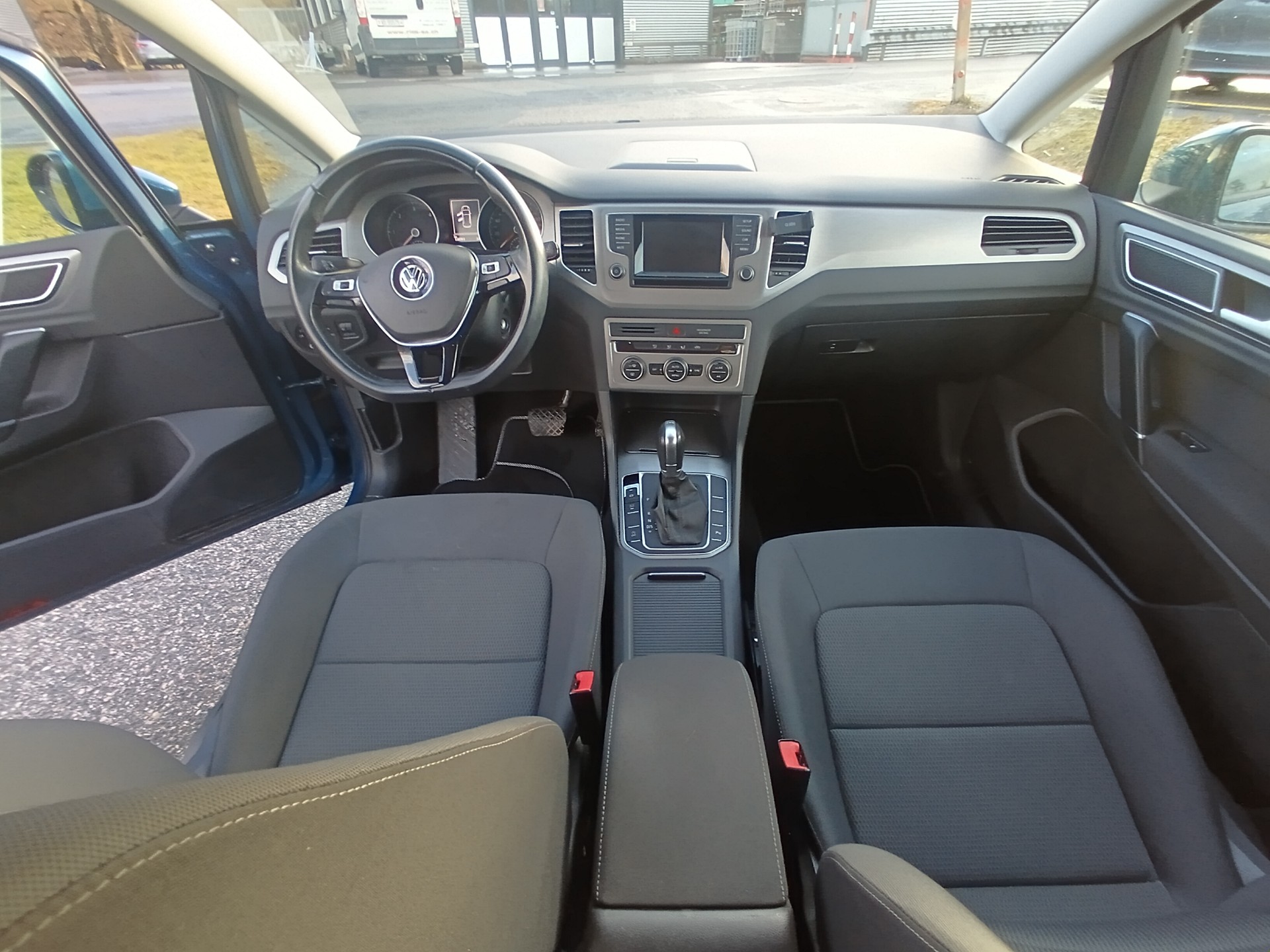 VW Golf Sportsvan 1.6 TDI Comfortline DSG-image-13