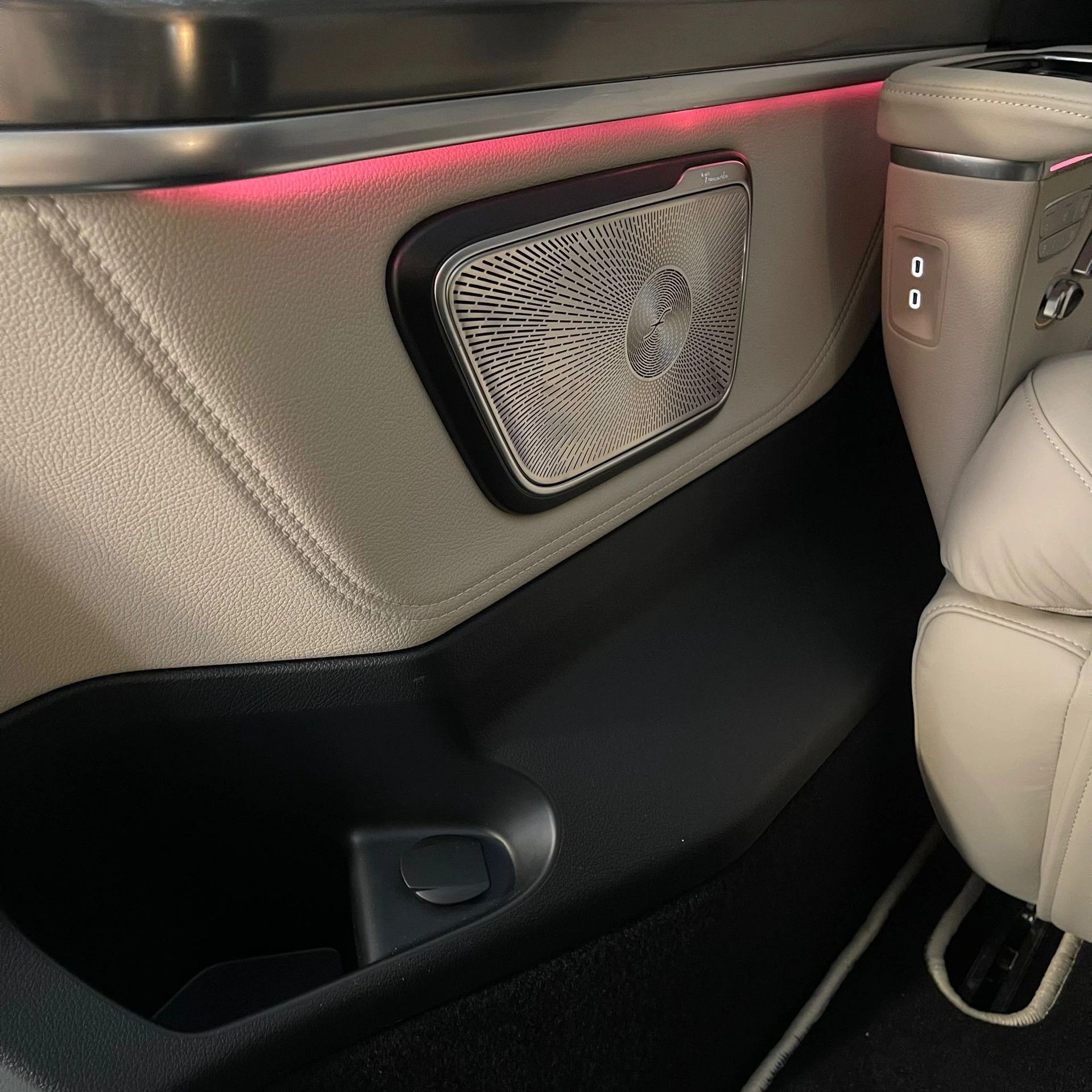 MERCEDES-BENZ V 300 d Extra-Lang 4matic Exclusive FALCON LOCARNO V.I.P-image-48