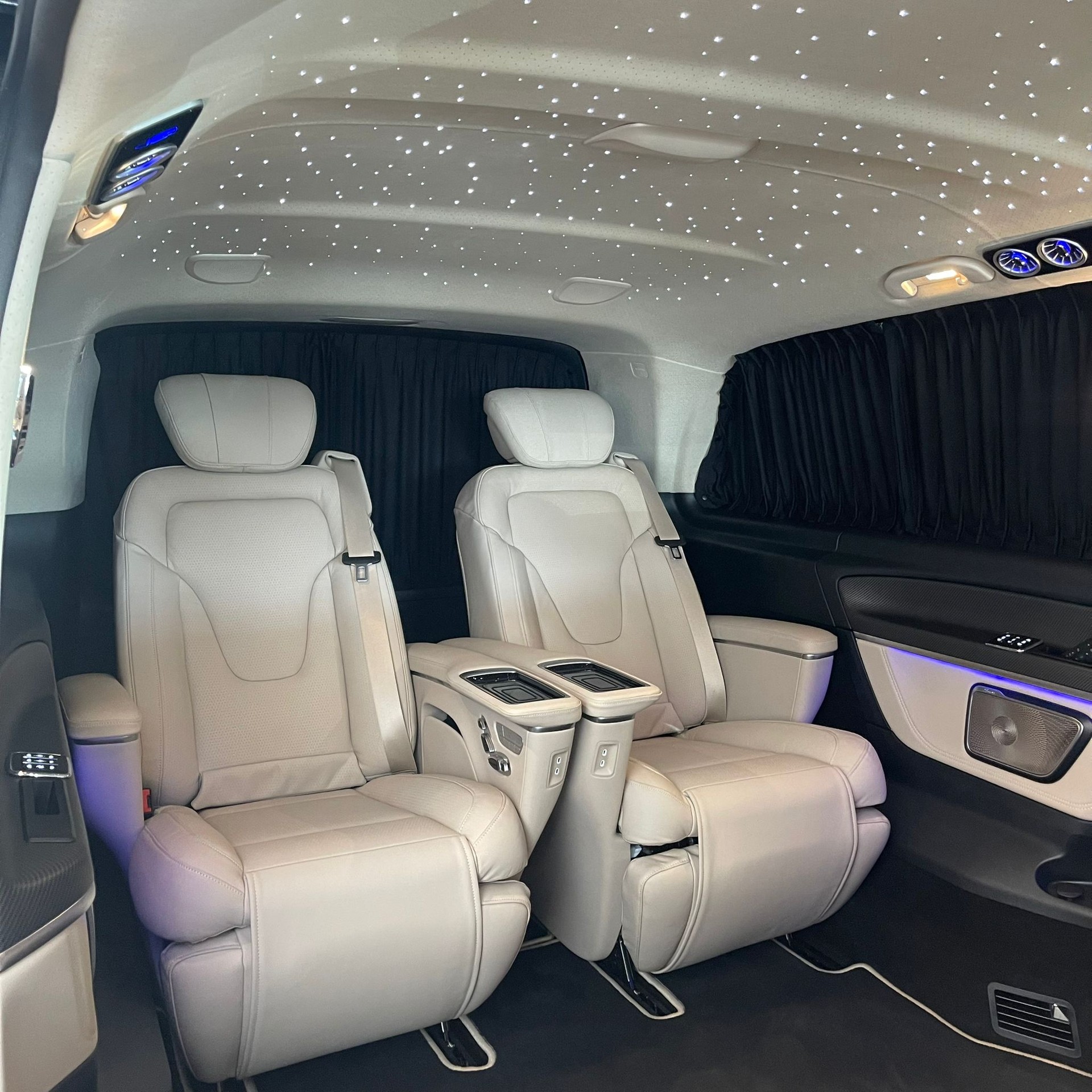 MERCEDES-BENZ V 300 d Extra-Lang 4matic Exclusive FALCON LOCARNO V.I.P-showroom-element-1