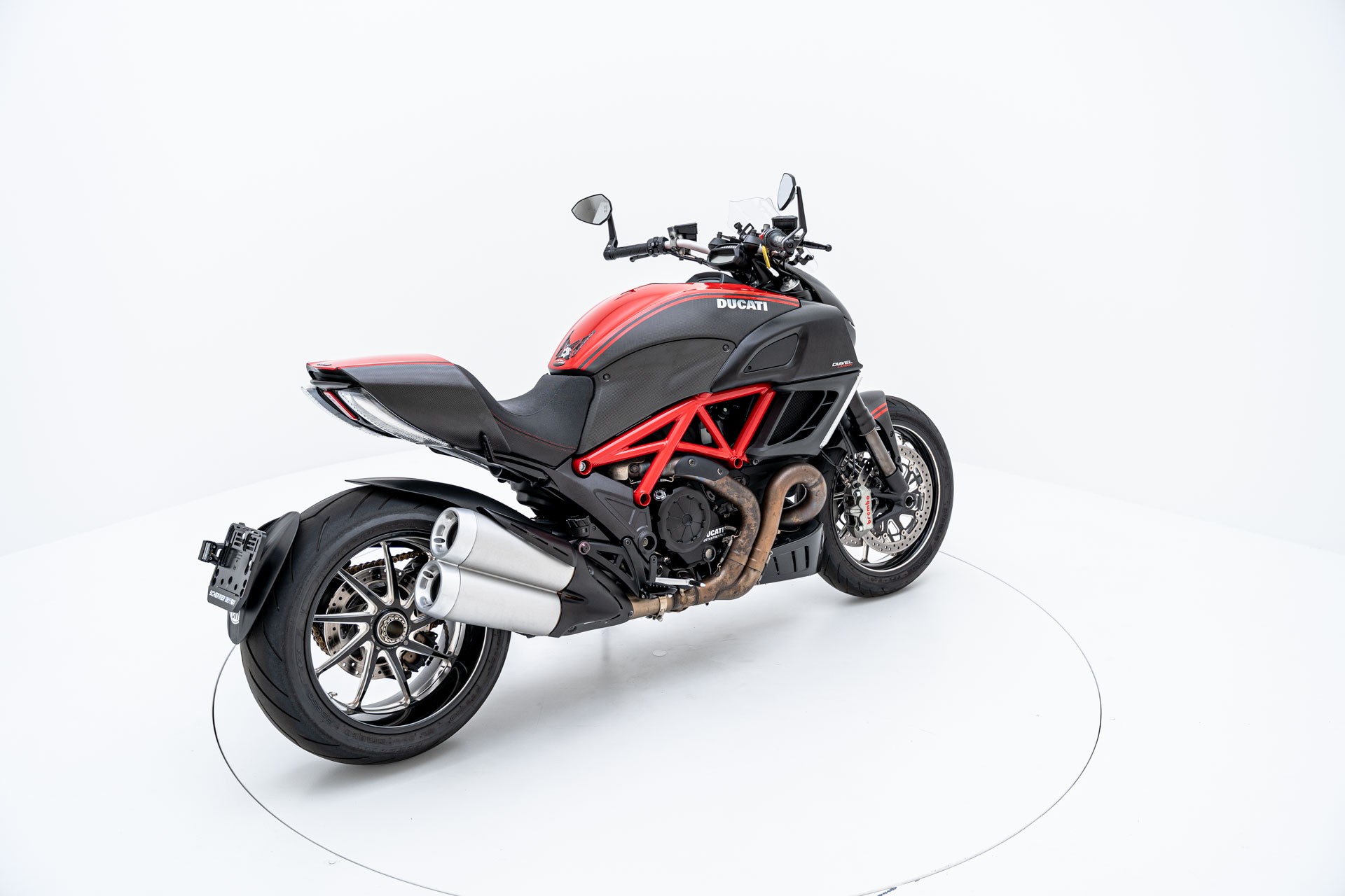 DUCATI Diavel 1200 Carbon-showroom-element-3