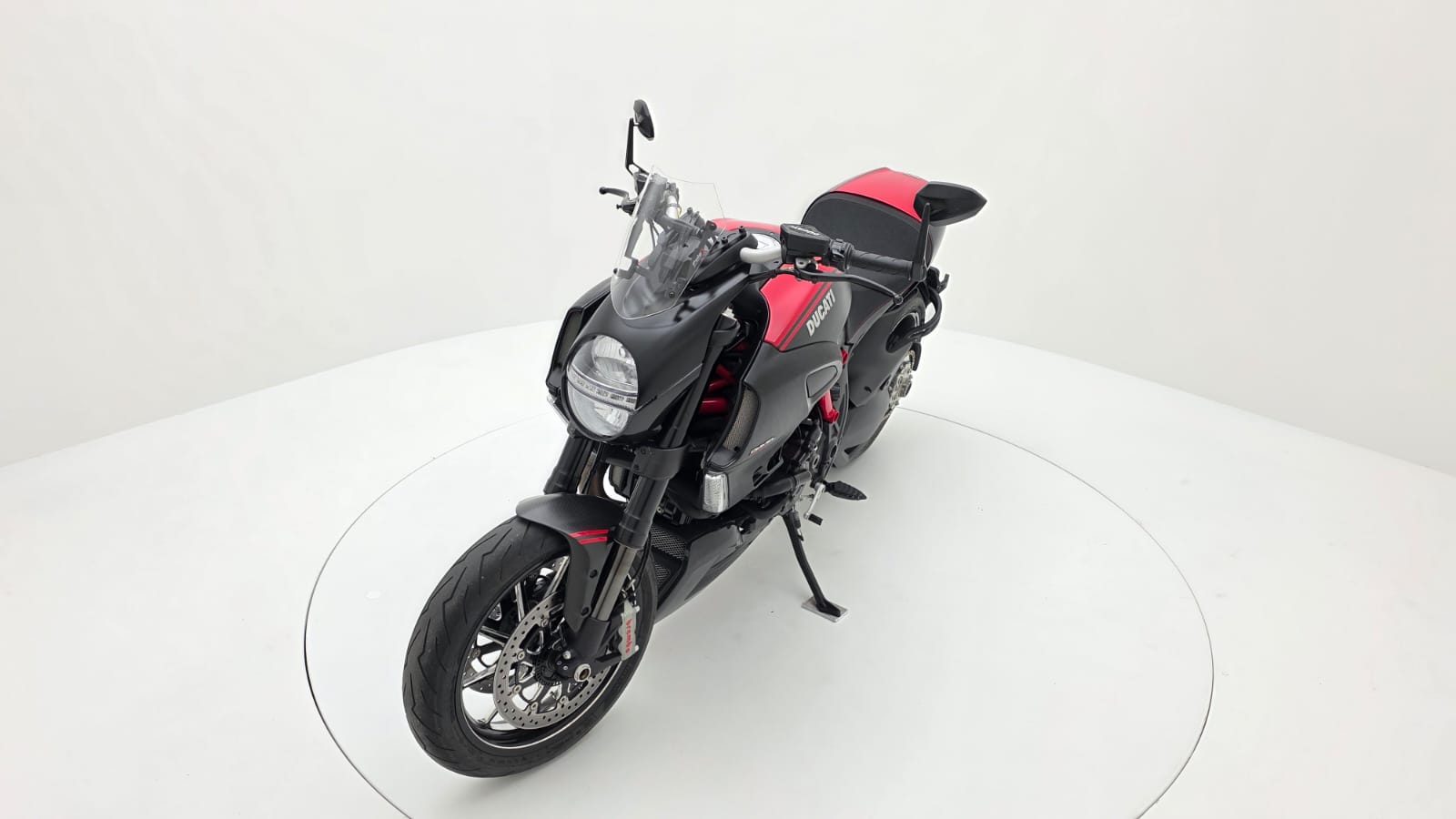 DUCATI Diavel 1200 Carbon-image-2