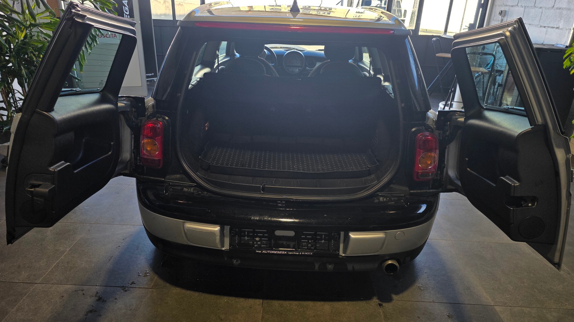 MINI Clubman Cooper-image-12