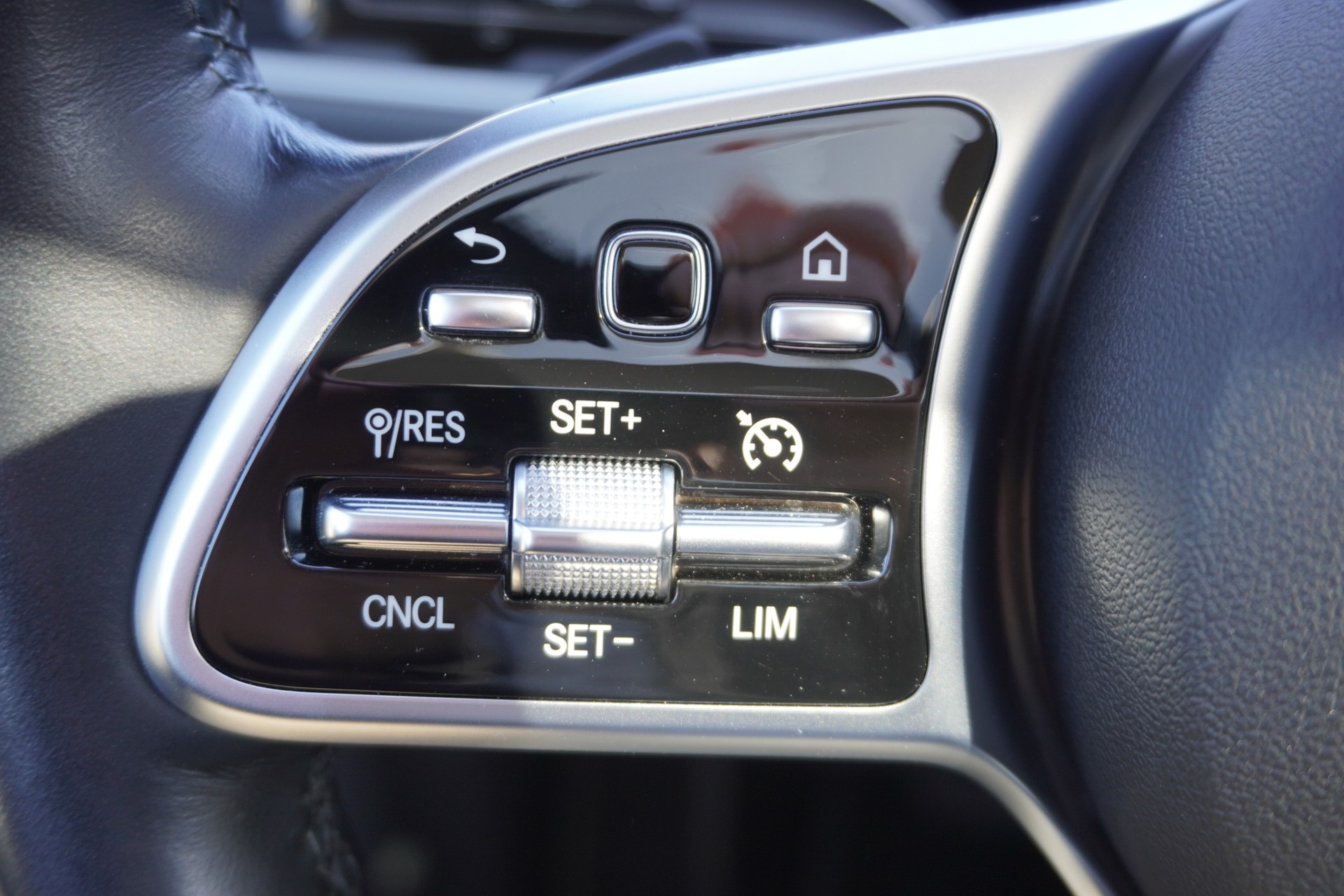 MERCEDES-BENZ GLE 450 4Matic 9G-Tronic 7-PLÄTZER!!!-image-22