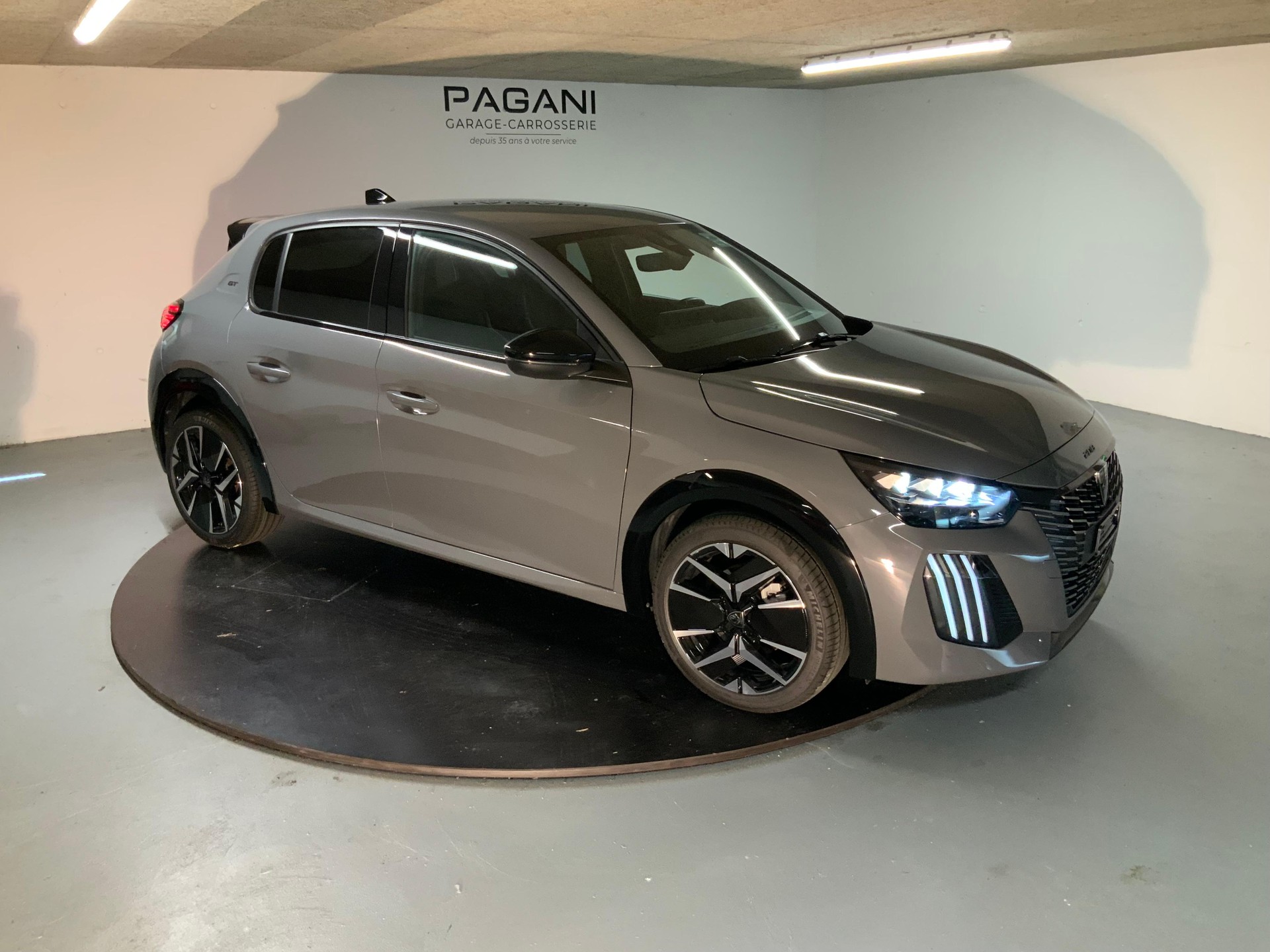 PEUGEOT 208 1.2 Hybrid 145 GT-showroom-element-1