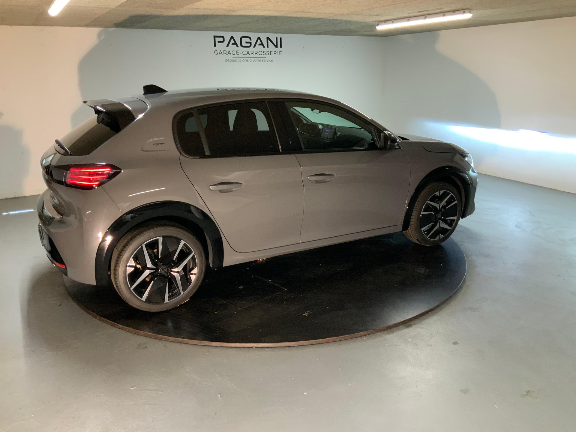 PEUGEOT 208 1.2 Hybrid 145 GT-image-4