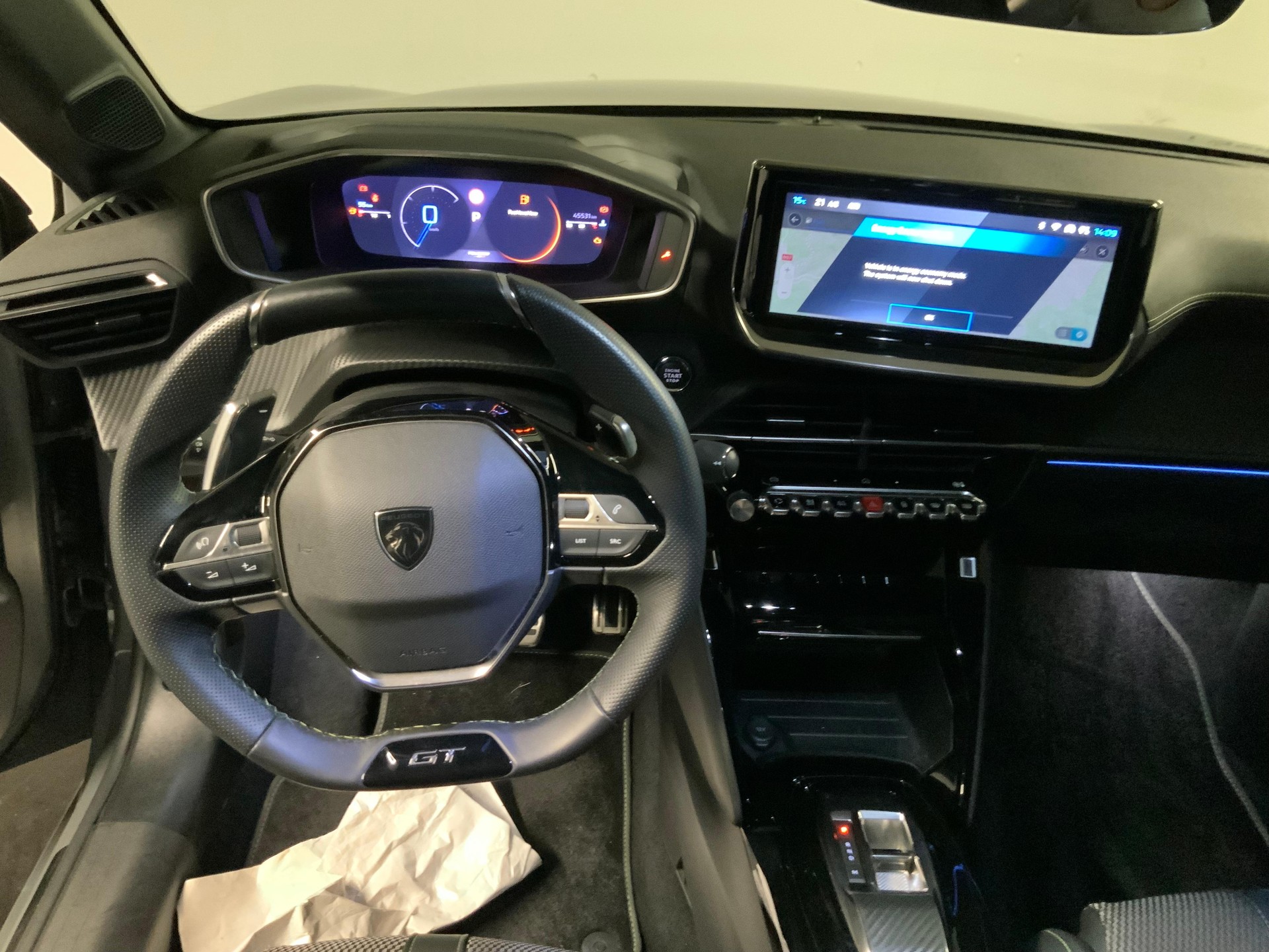 PEUGEOT 208 1.2 Hybrid 145 GT-image-12