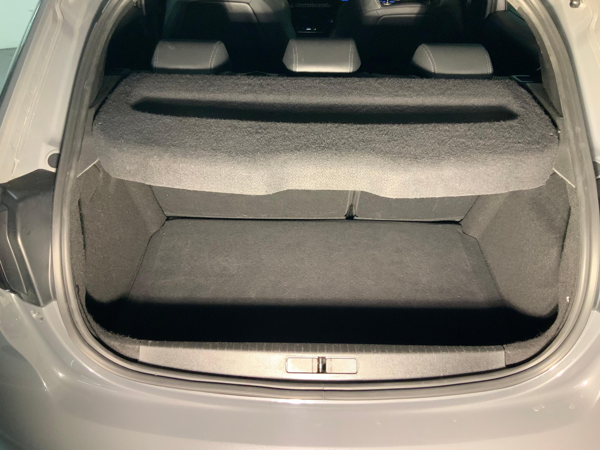 PEUGEOT 208 1.2 Hybrid 145 GT-image-9
